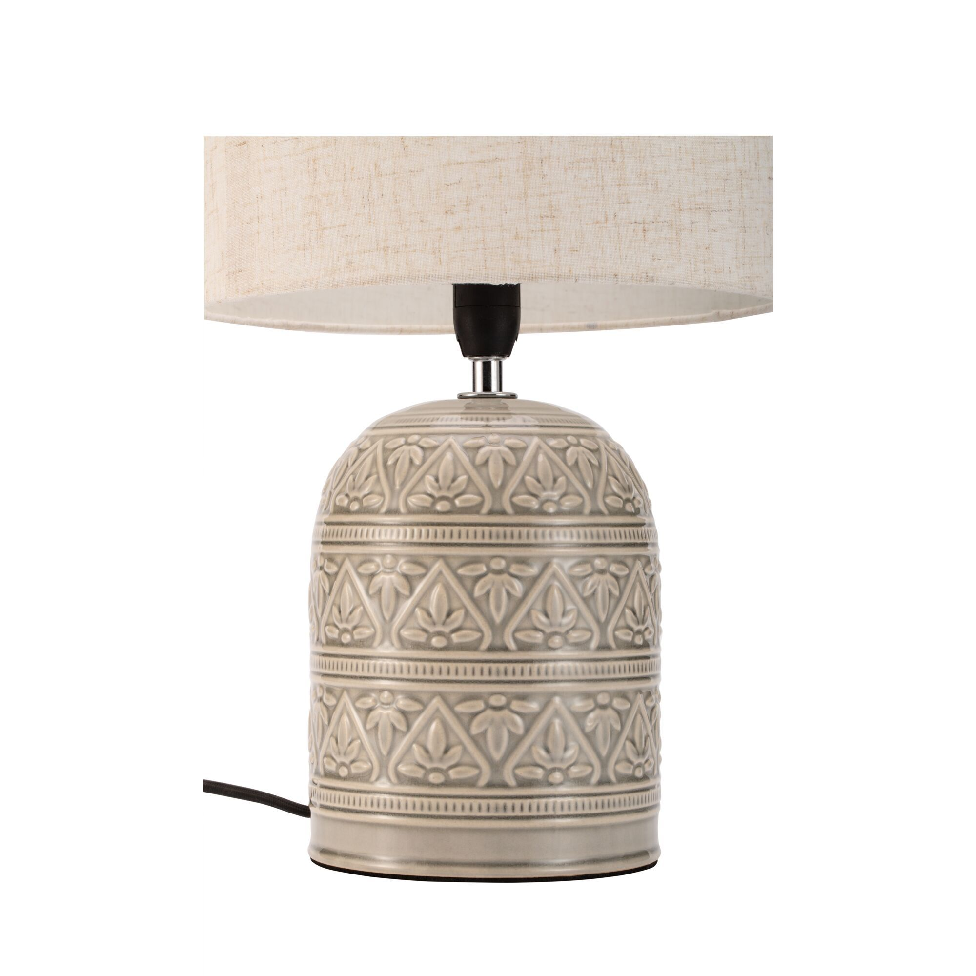 Ceramiczna lampa stołowa z beżowym abażurem, białe tło.