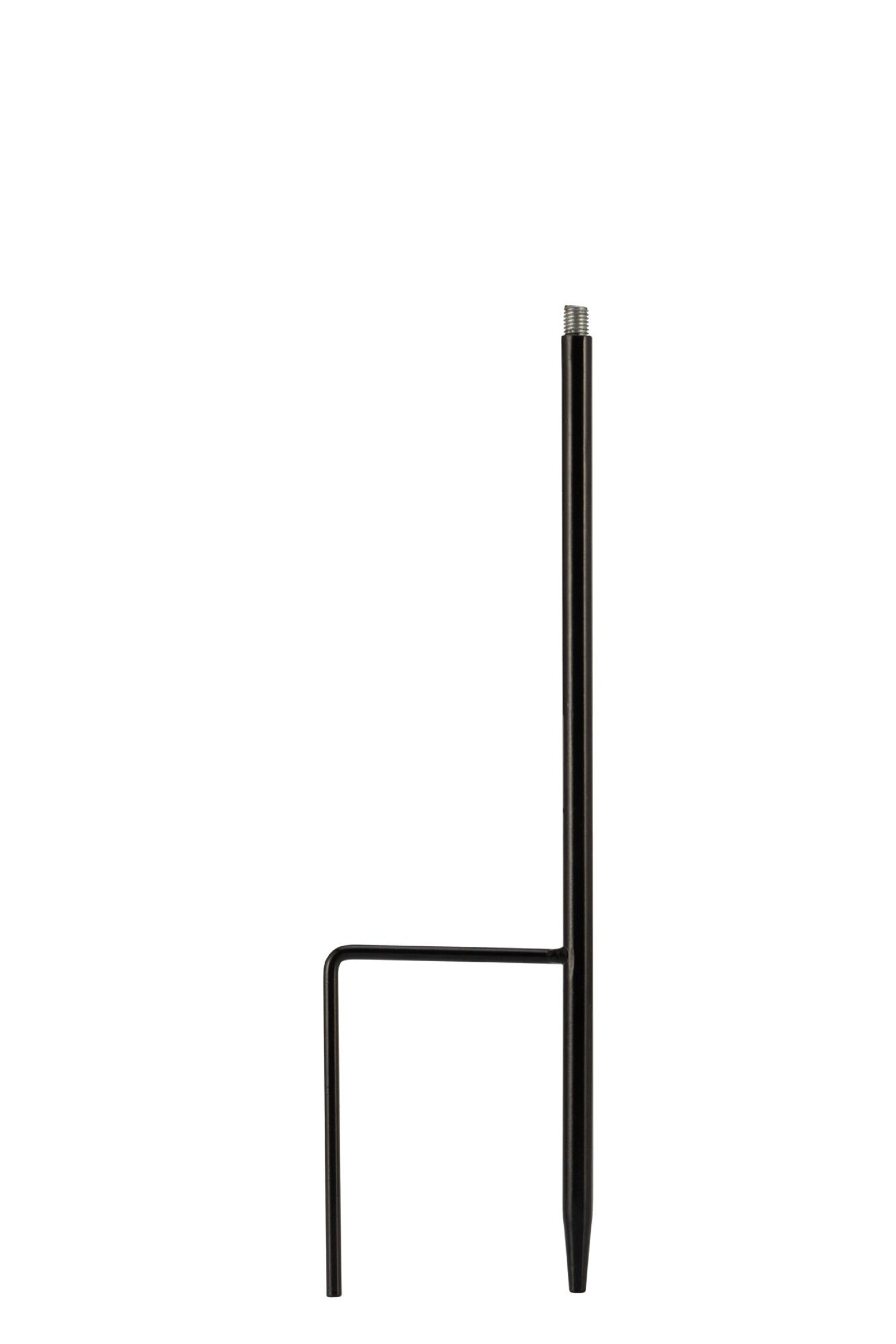 Czarny metalowy stojak na flagę ogrodową, stojak ma prosty kształt H.