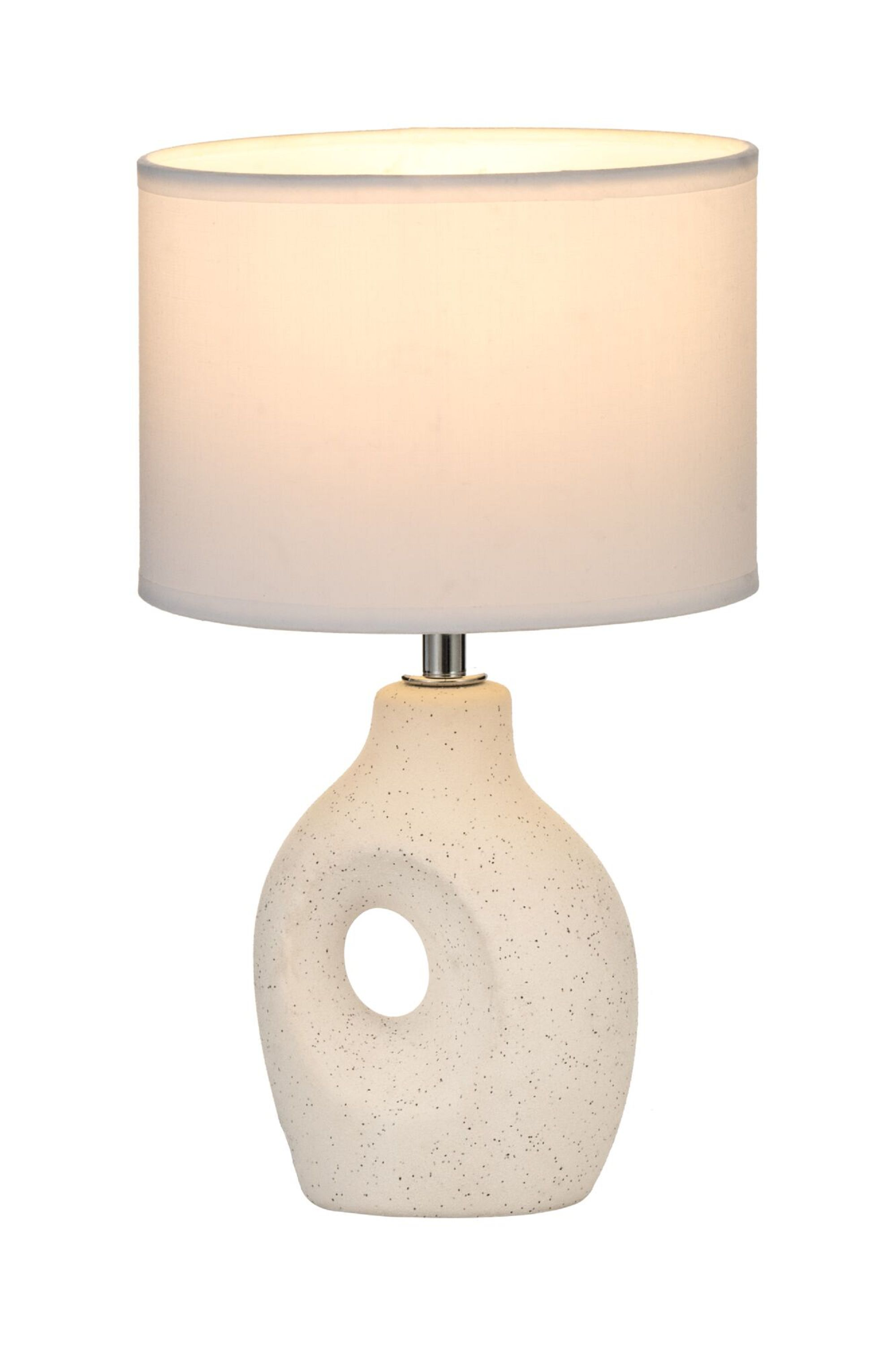 Kremowa lampa stołowa z charakterystyczną podstawą i cylindrycznym abażurem.