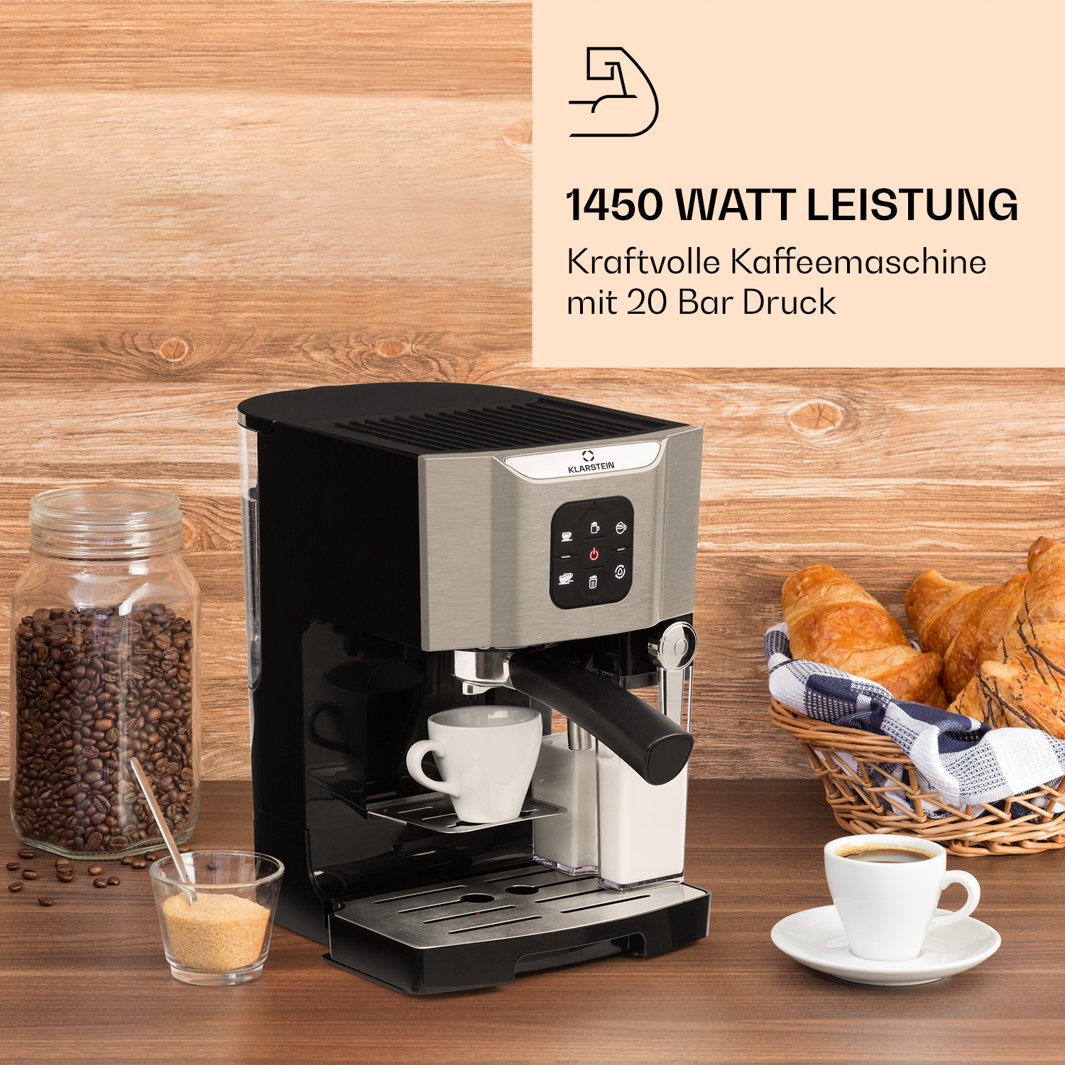 Kaffeemaschine auf einem Holztisch mit Kaffeebohnen, Zucker, Croissant und Tasse.