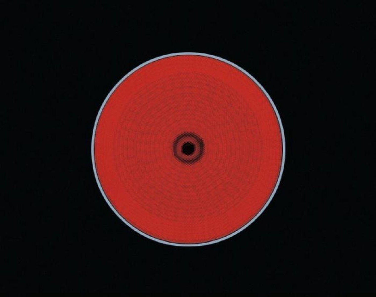 Czerwony dysk na czarnym tle. Prosty i abstrakcyjny. Okrągły kształt.