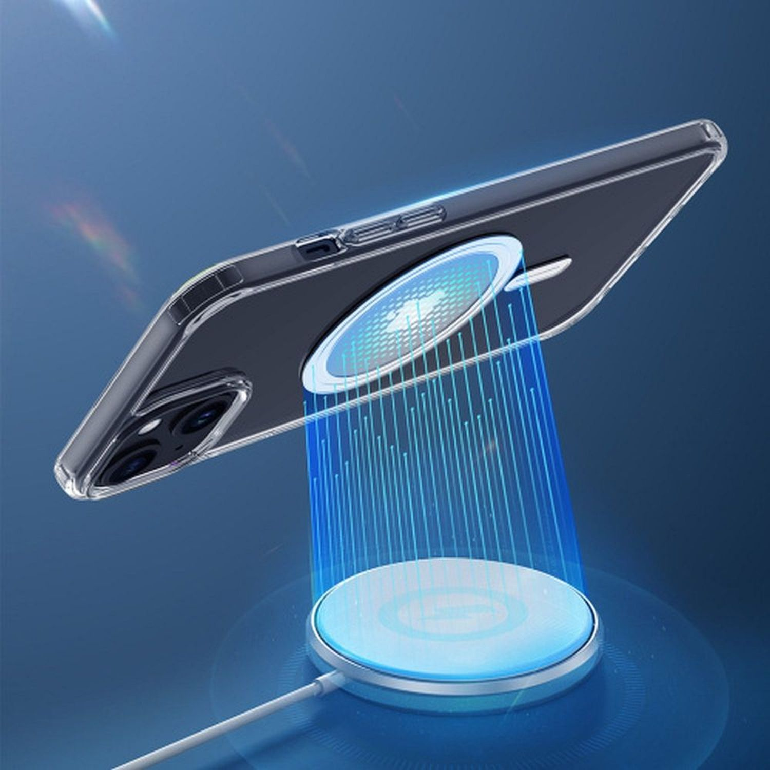Telefon und Hülle. Ein Telefon befindet sich in einer durchsichtigen Hülle auf einem kabellosen Ladegerät.