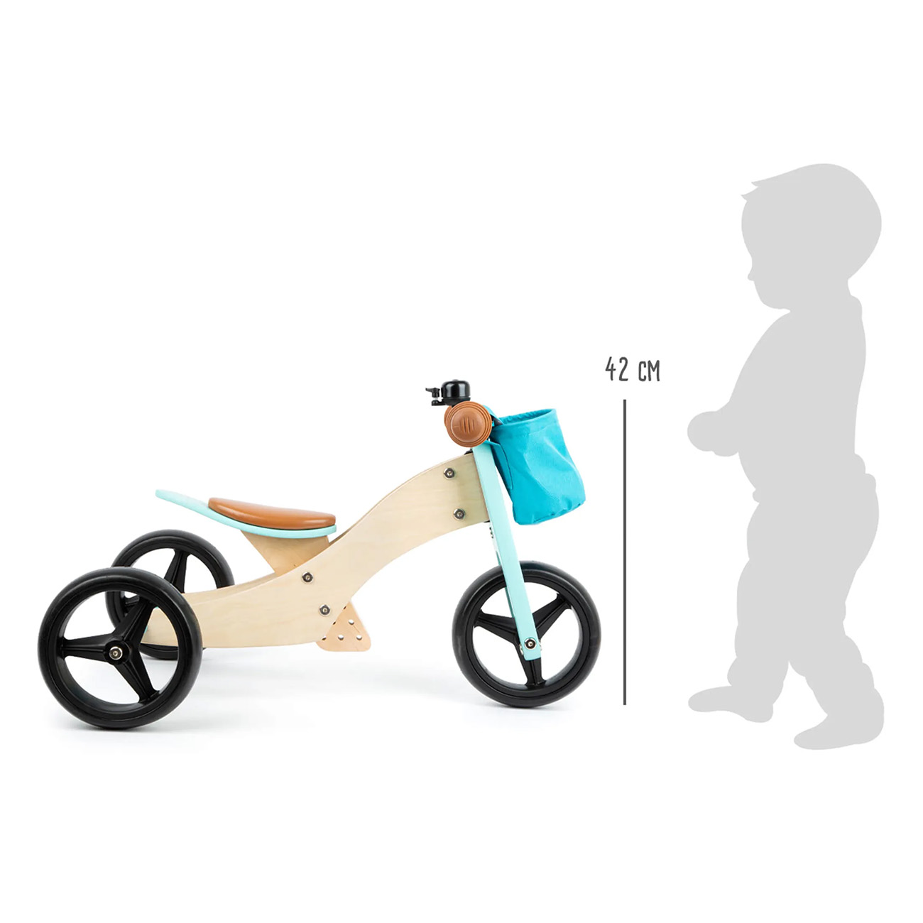 Una bici senza pedali in legno con un cestino blu e una sagoma di bambino.