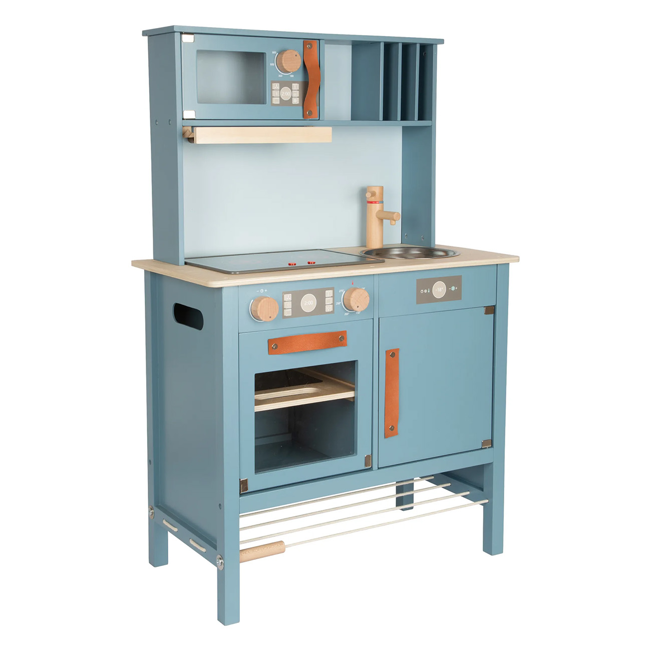 Eine blaue Spielzeugküche mit Mikrowelle und Spüle. Weißer Hintergrund.