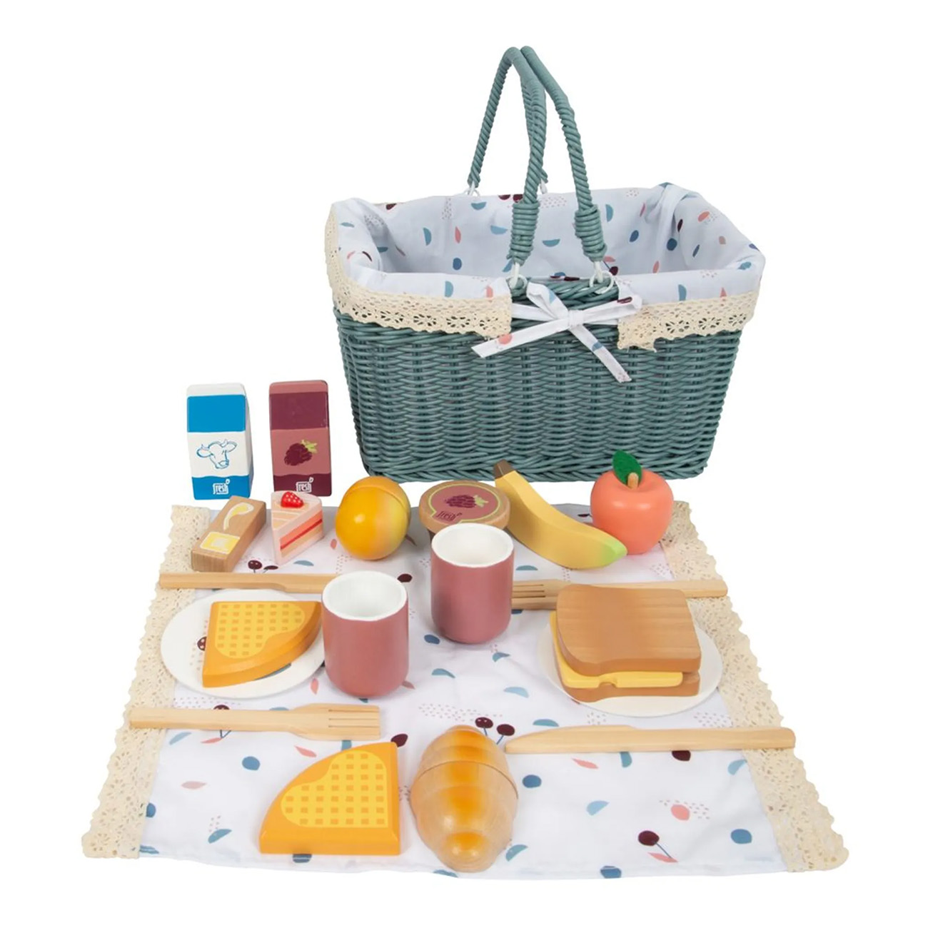 Picknickkorb mit Lebensmitteln: Obst, Sandwiches, Gebäck, Tassen und eine gemusterte Decke.