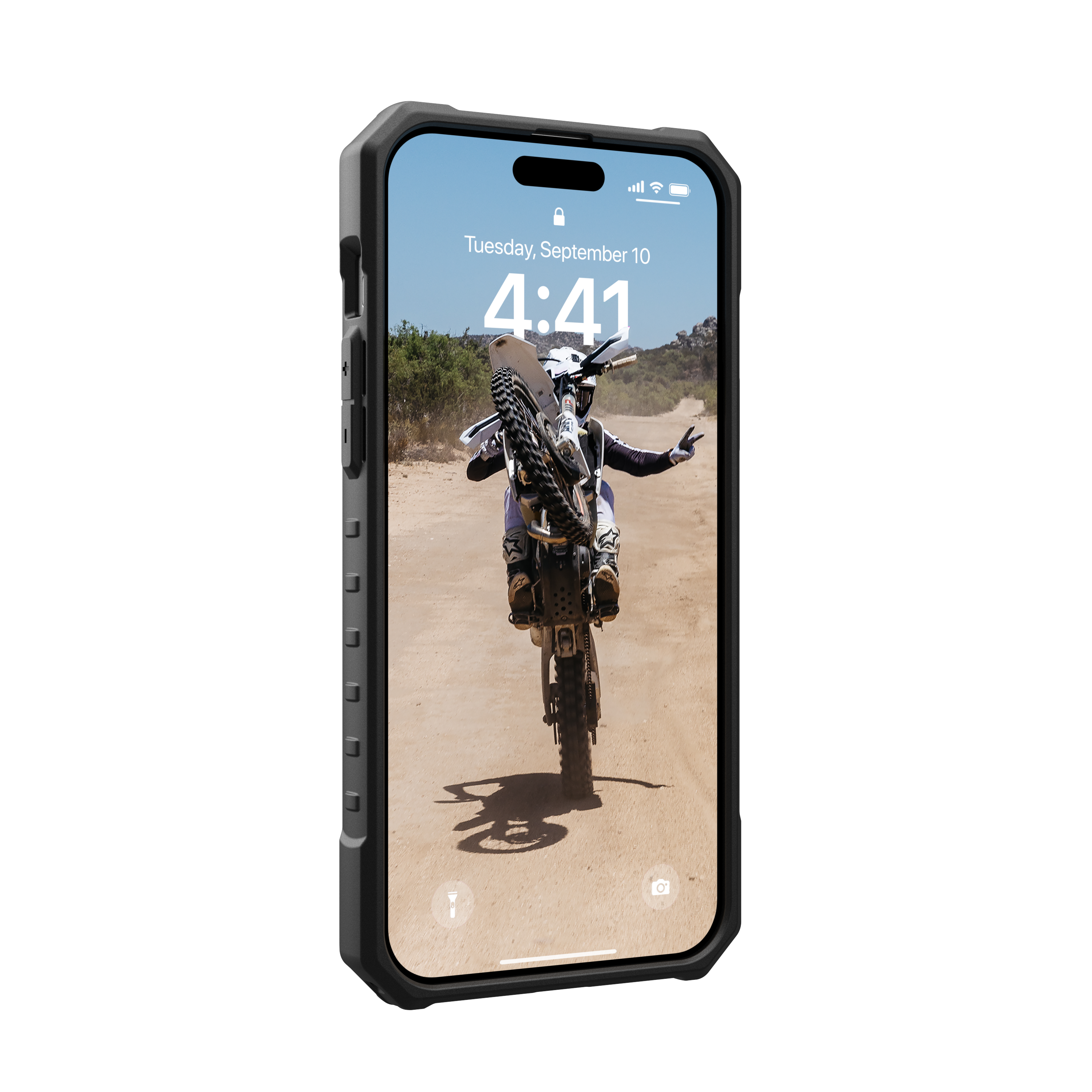 Smartphone en una funda negra. La pantalla muestra a una persona en moto.