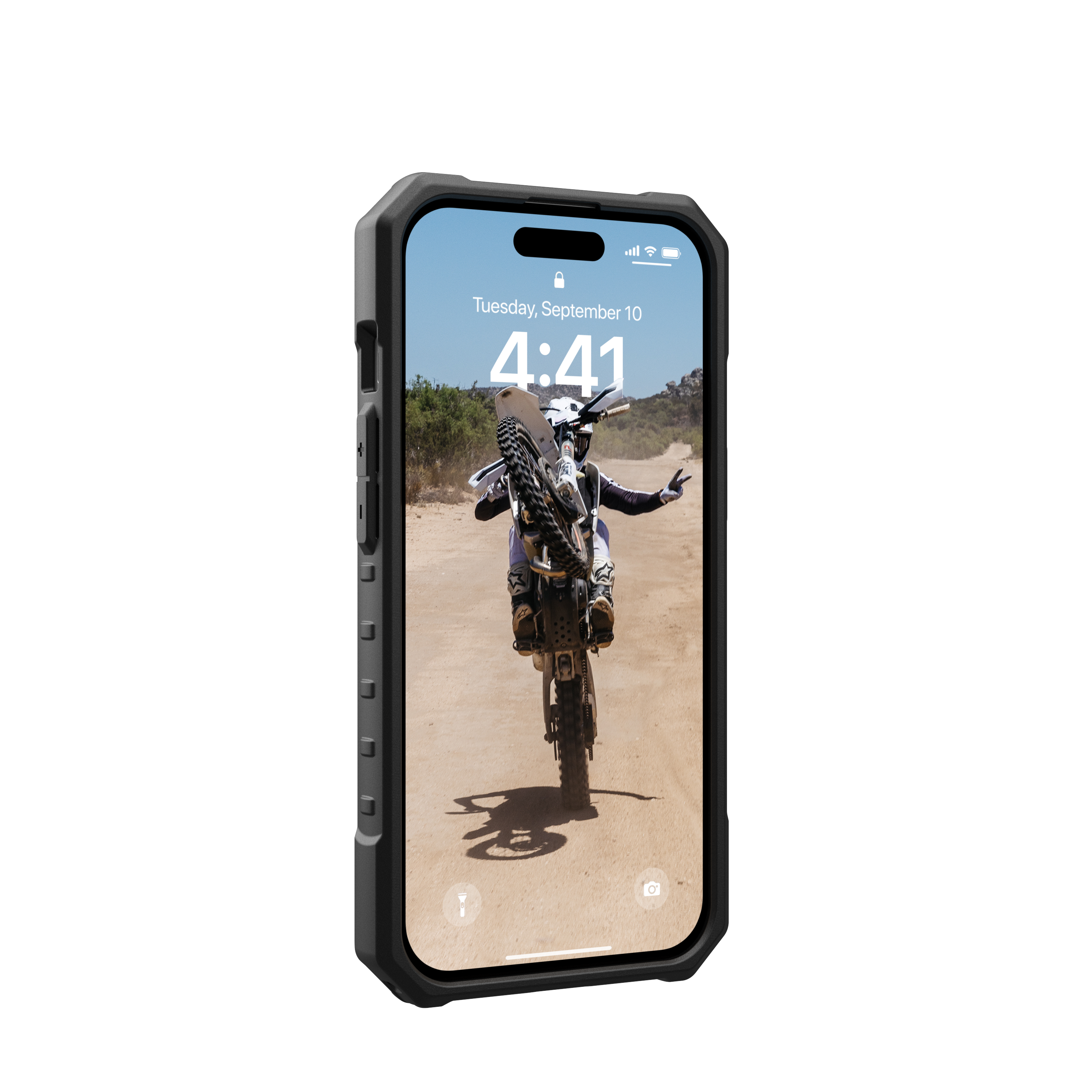 Telefono nero in custodia protettiva, schermo mostra acrobazia in moto.