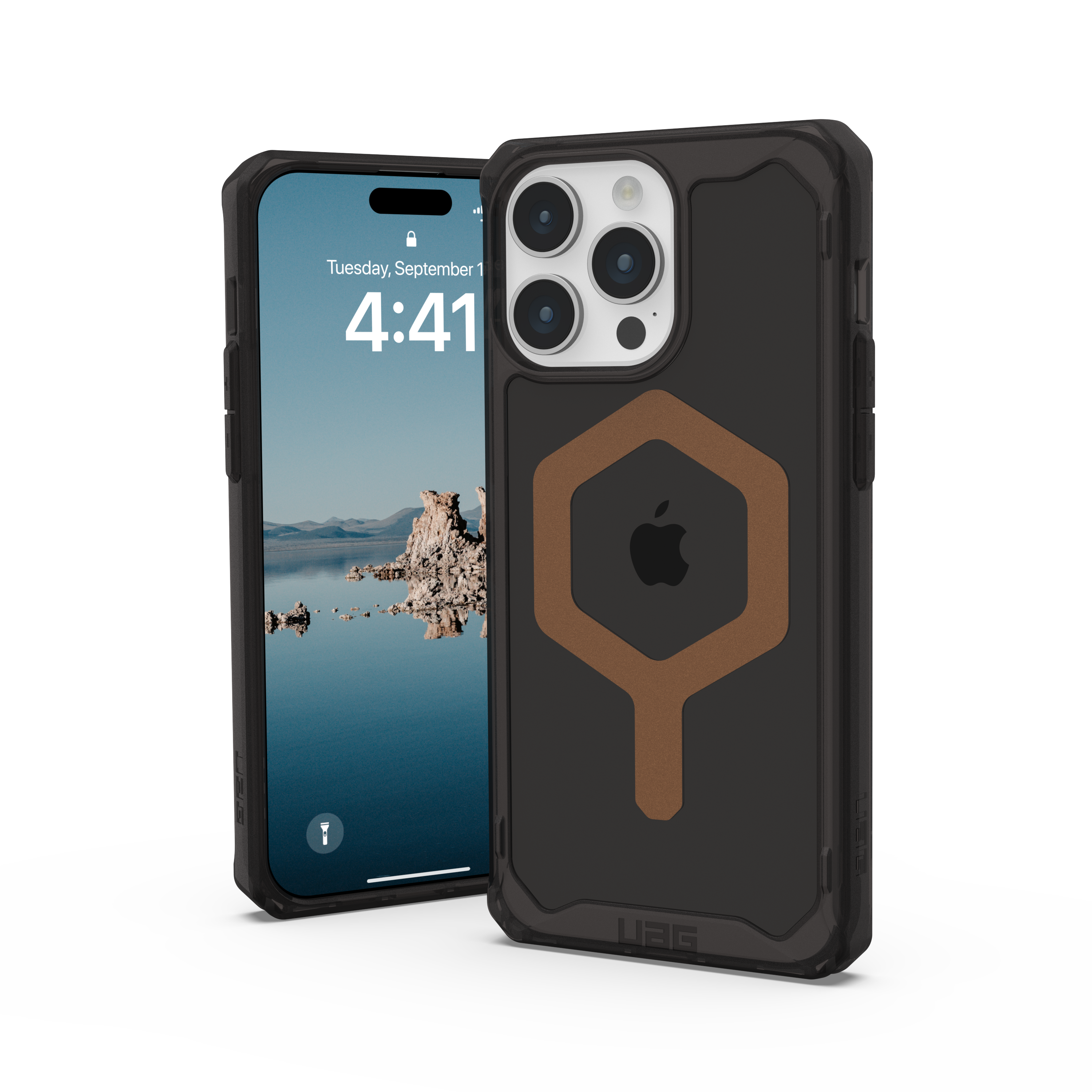 Una custodia nera e marrone su un iPhone con un cerchio magnetico bianco.