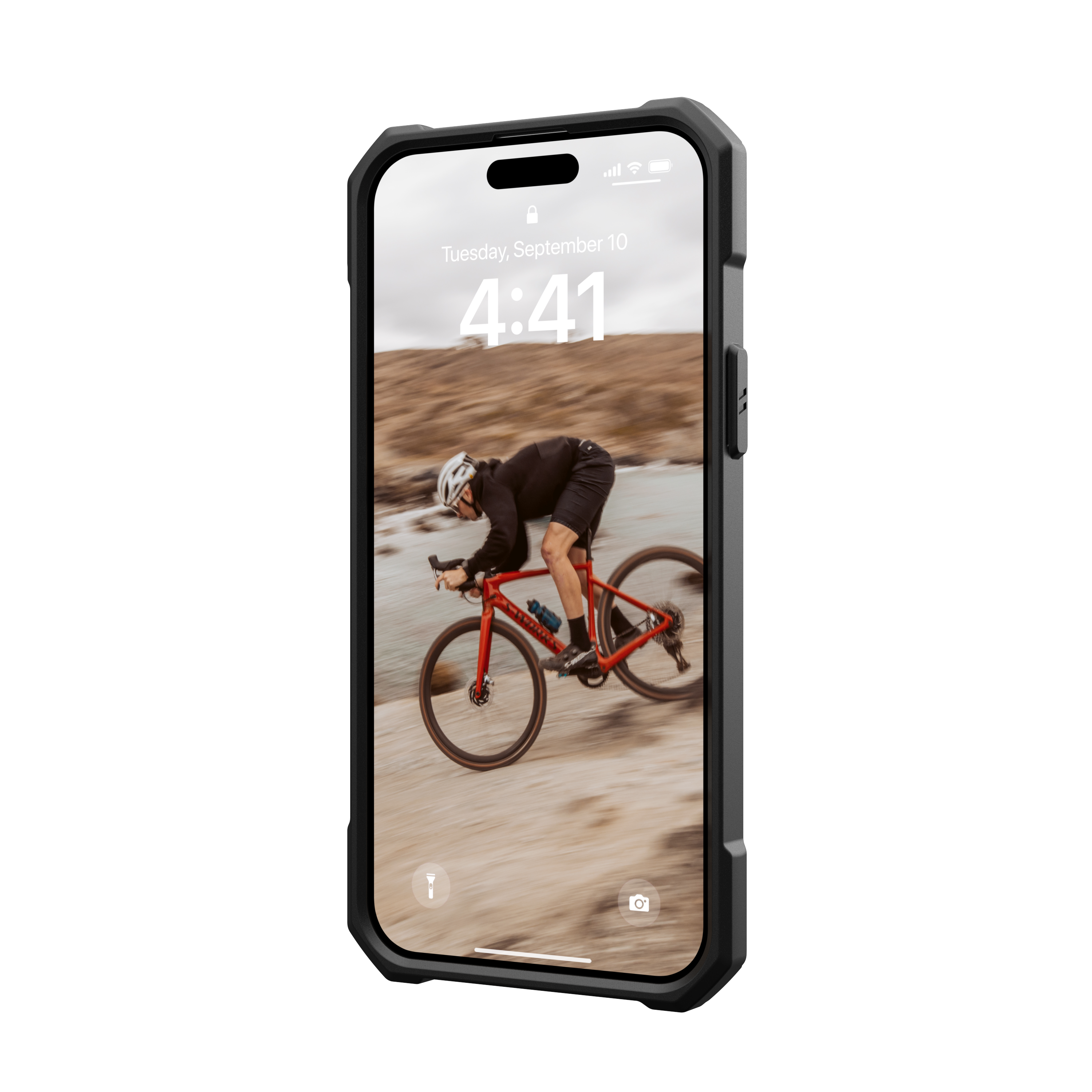 Ein Telefon in einer schwarzen Hülle, das einen Radfahrer auf einer Straße zeigt. Die Hülle ist schwarz und robust.