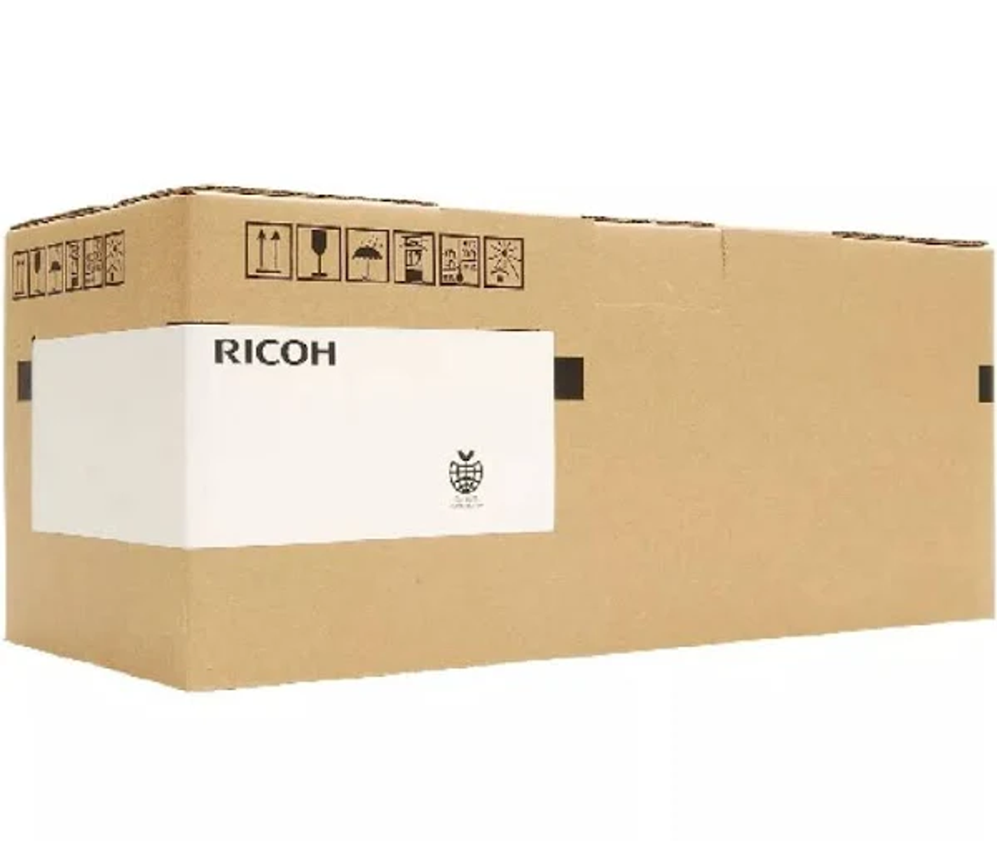 Kartony z białą etykietą z napisem Ricoh. Pudełko ma symbole wysyłki i jest brązowe.