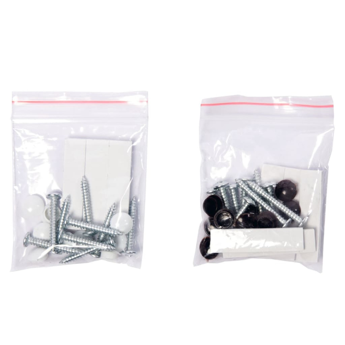 Zwei durchsichtige Plastiktüten mit Hardware. Eine hat Schrauben und weiße Pads, die andere Schrauben und schwarze Kappen.