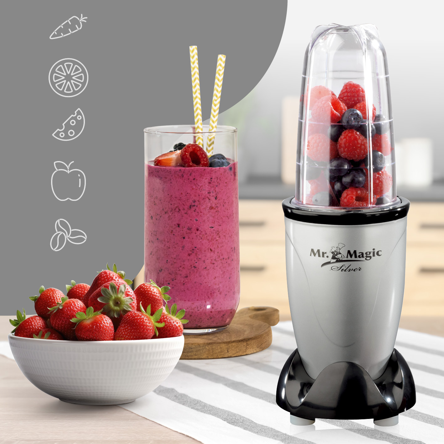 Mixer mit Früchten und Smoothie im Glas, plus Erdbeeren. Gesundes Essen.