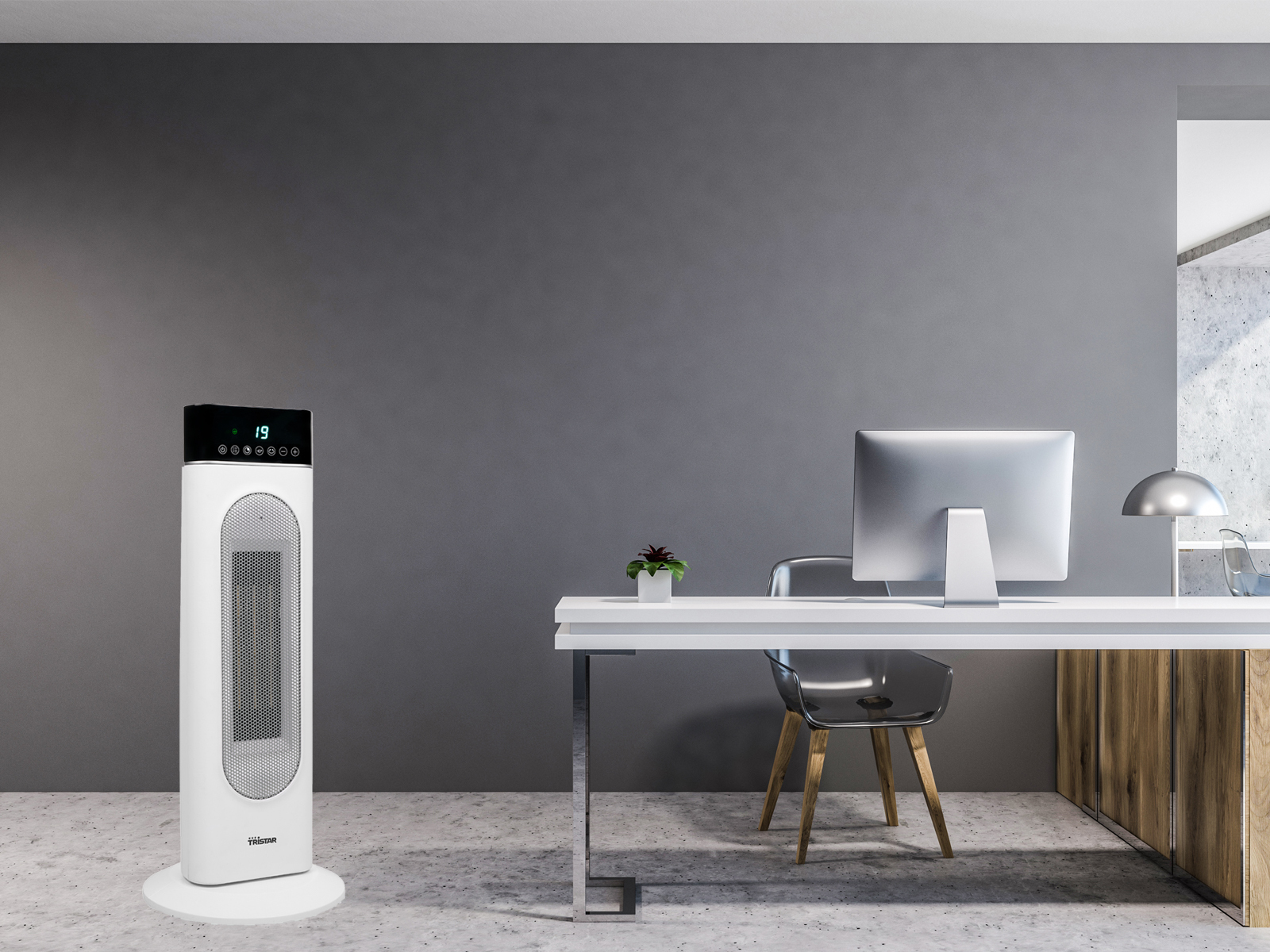 Biały, wysoki grzejnik elektryczny obok biurka z komputerem i rośliną.