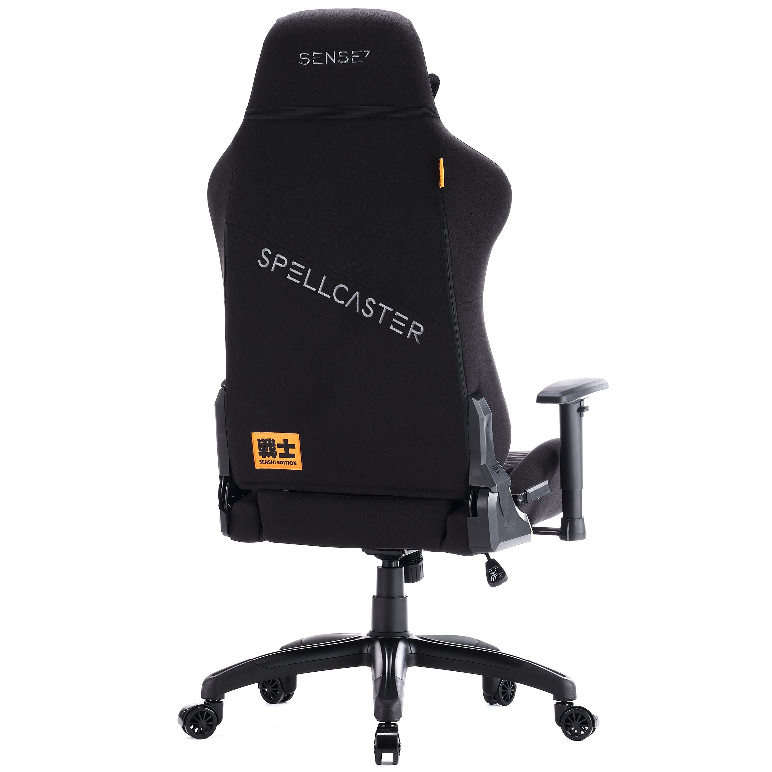 Ein schwarzer Gaming-Stuhl mit der Aufschrift "SPELLCASTER" und dem Sense7-Logo.