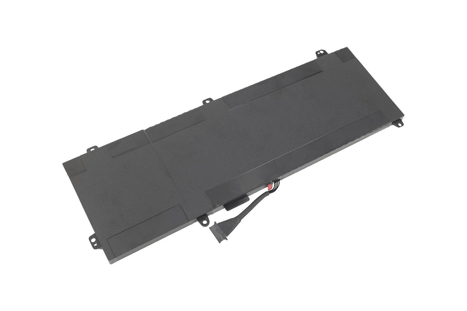 Una batteria per laptop nera con un filo nero e un connettore su sfondo bianco.