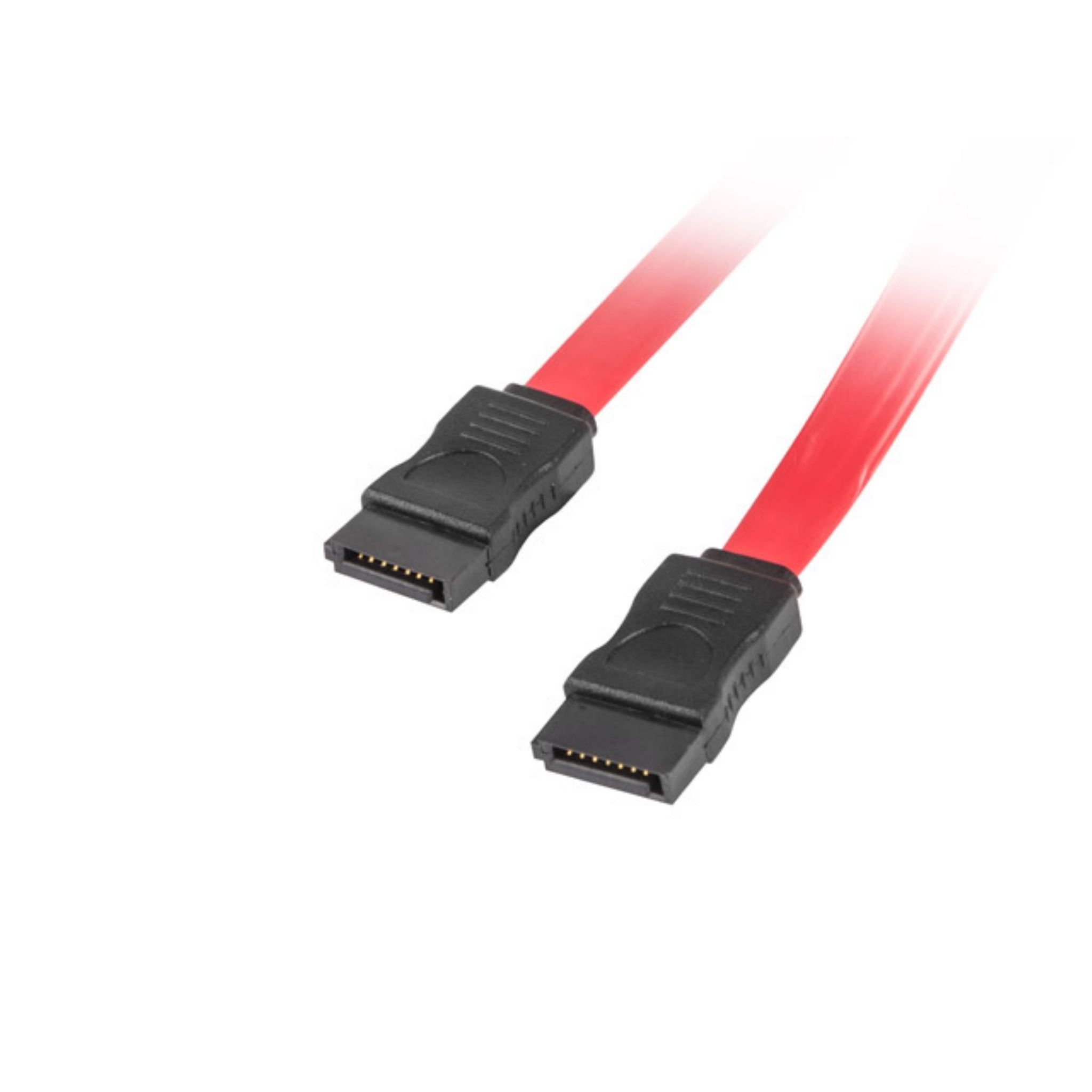 Twee rode SATA-datakabels met zwarte connectoren op een witte achtergrond, licht overlappend.