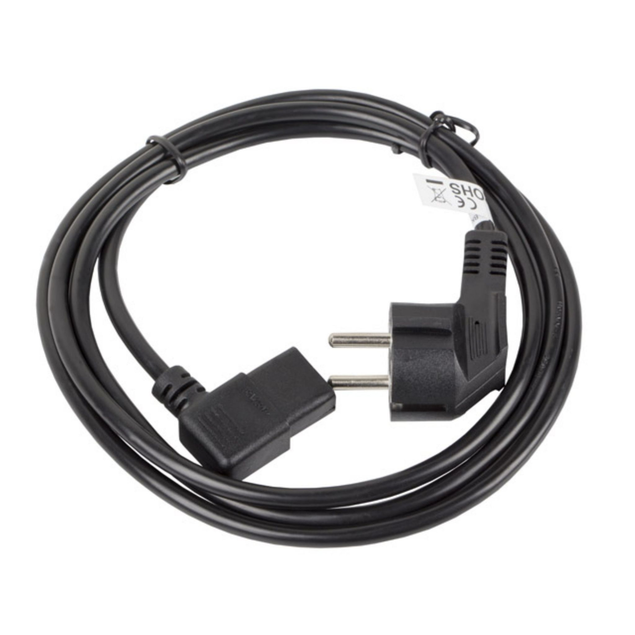 Een zwarte voedingskabel met een stekker en een connector. Het is opgerold. Er is een sticker met tekst bevestigd.