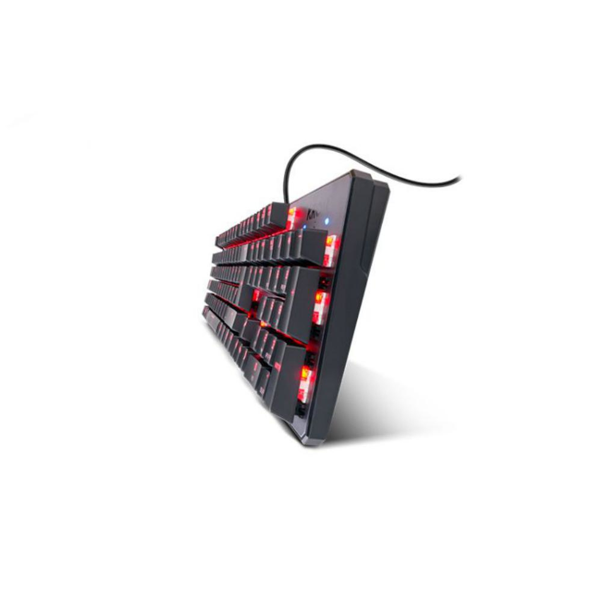 Teclado negro con teclas retroiluminadas en rojo. El teclado tiene un cable conectado.