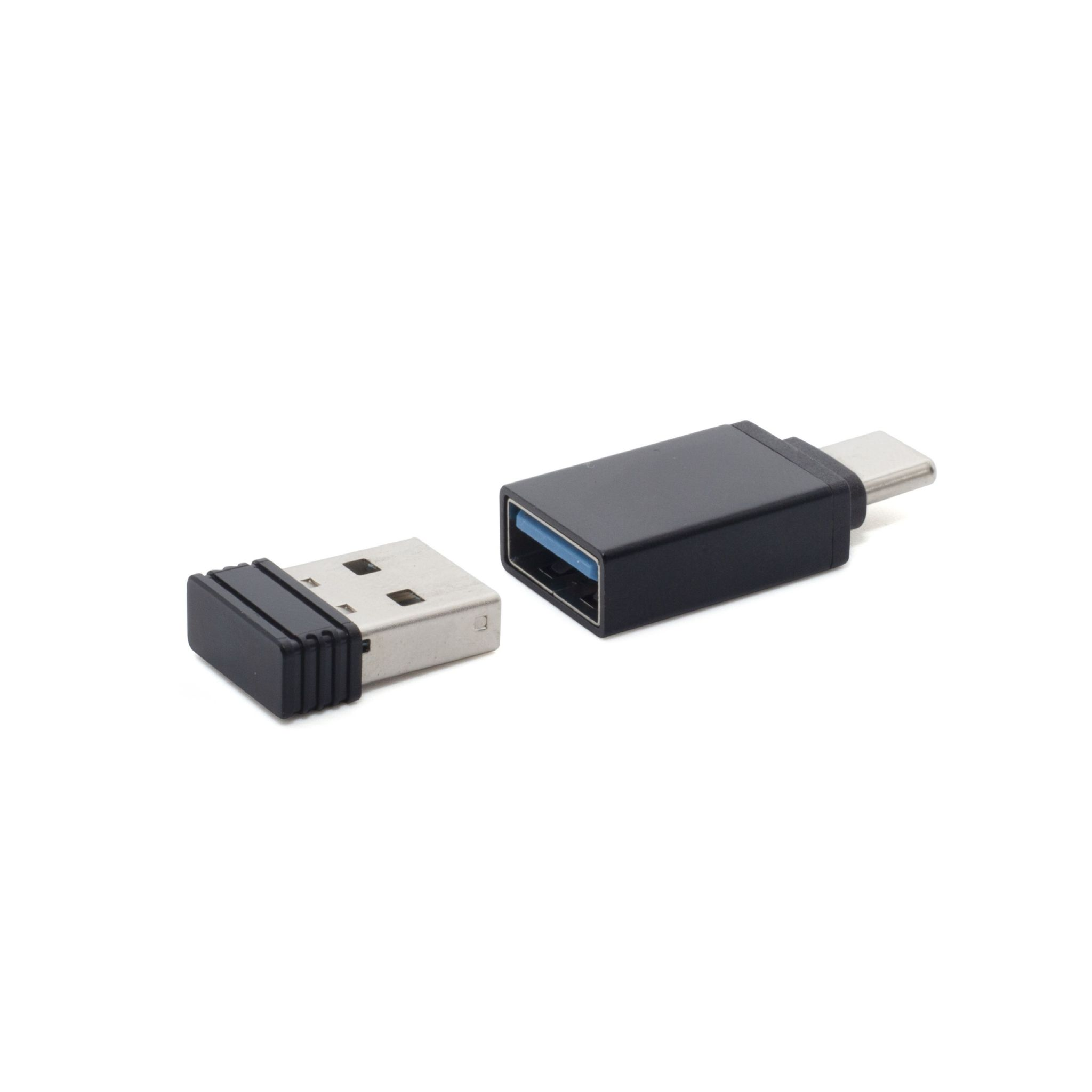 Dos adaptadores USB negros: USB-A a USB-C y un receptor USB-A.