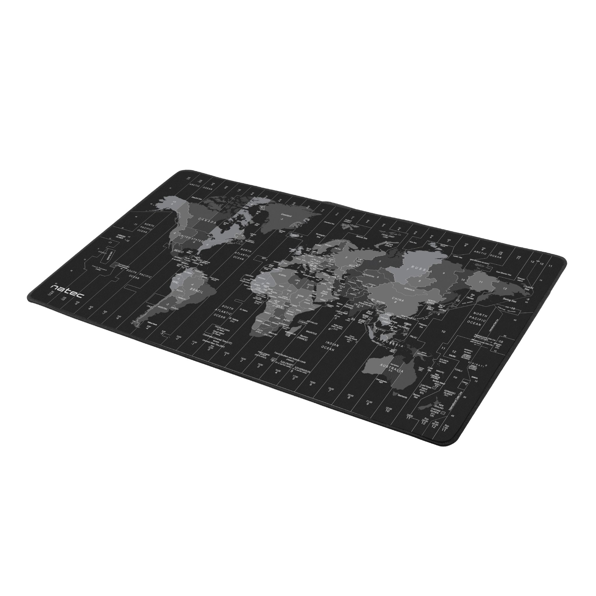 Alfombrilla de ratón negra con diseño de mapa mundial y nombres de países.