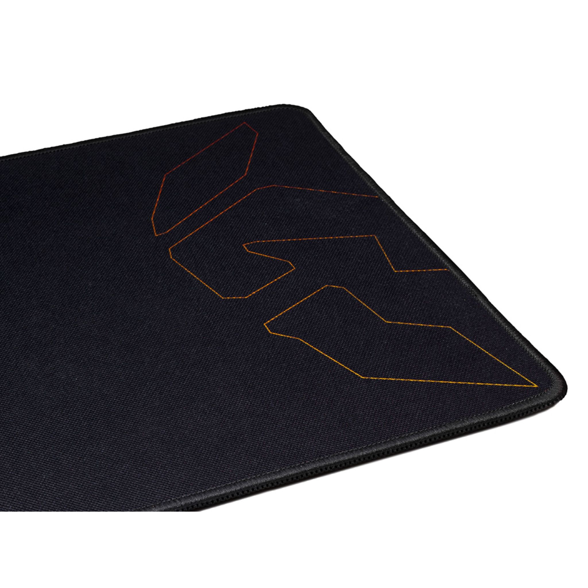 Alfombrilla negra con logo naranja en la esquina.