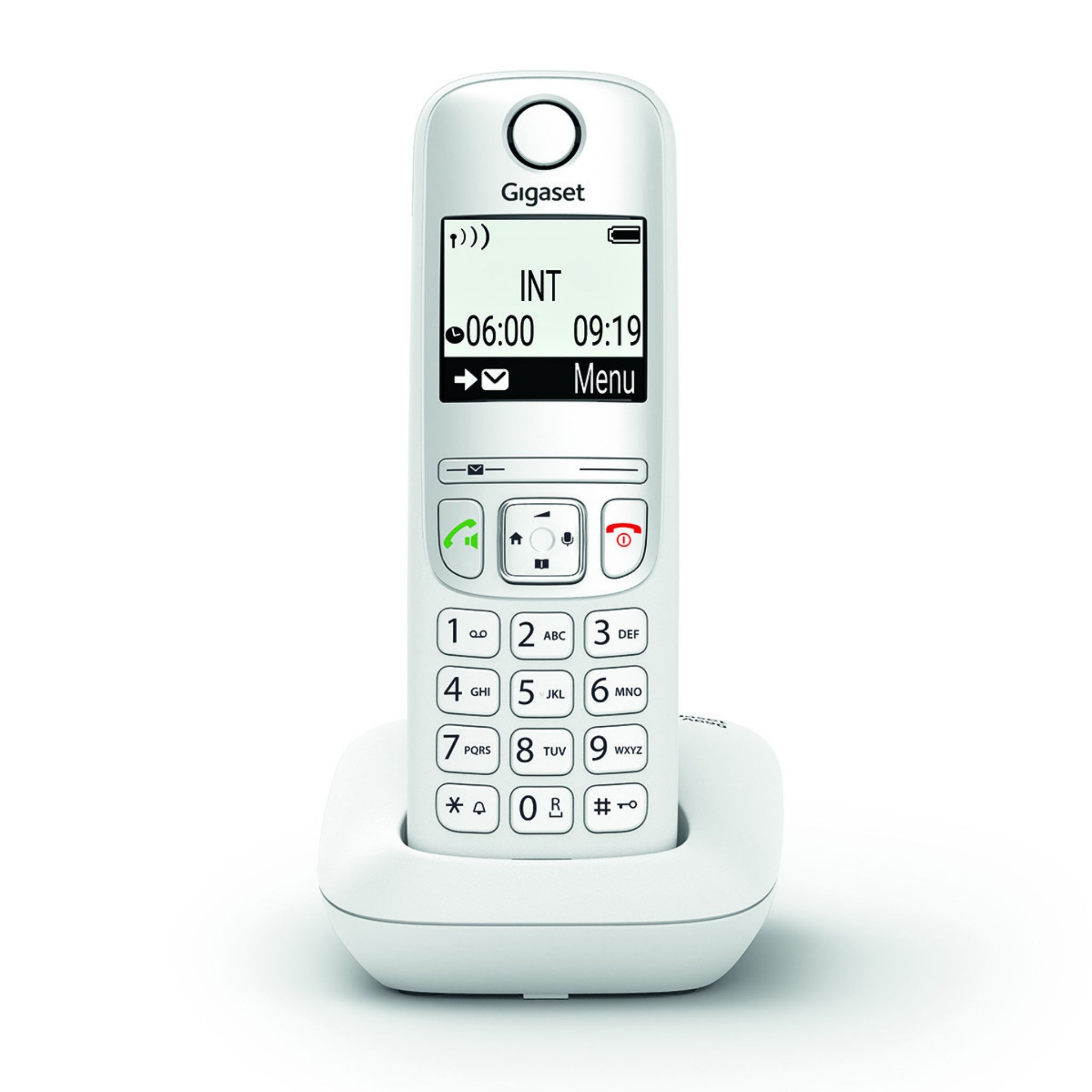 Teléfono inalámbrico blanco con estación base, pantalla mostrando la hora, con botones; fondo blanco.