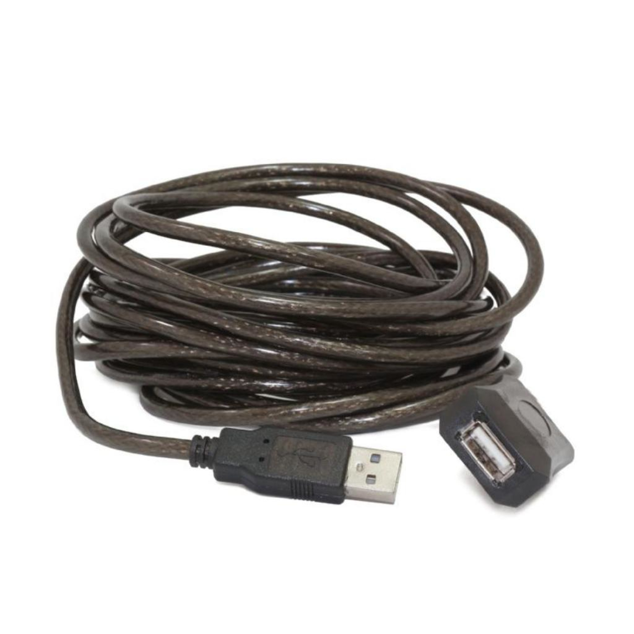 Cable oscuro enrollado con conectores USB. El cable está sobre fondo blanco.