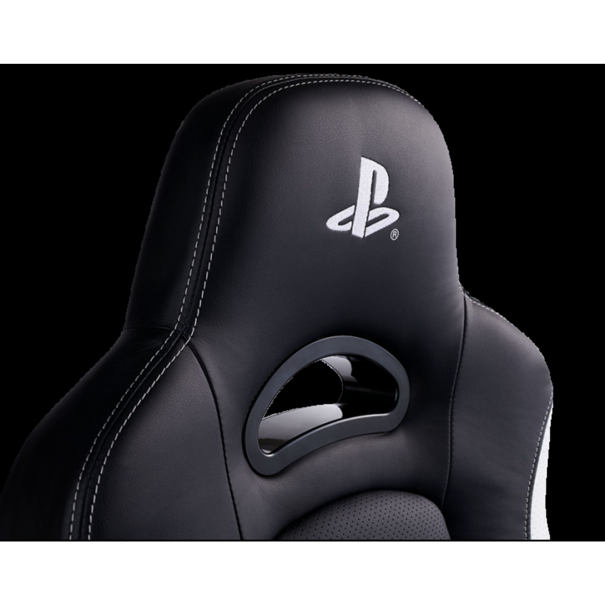 Nahaufnahme einer schwarzen Gaming-Stuhl-Kopfstütze mit weißem PlayStation-Logo.