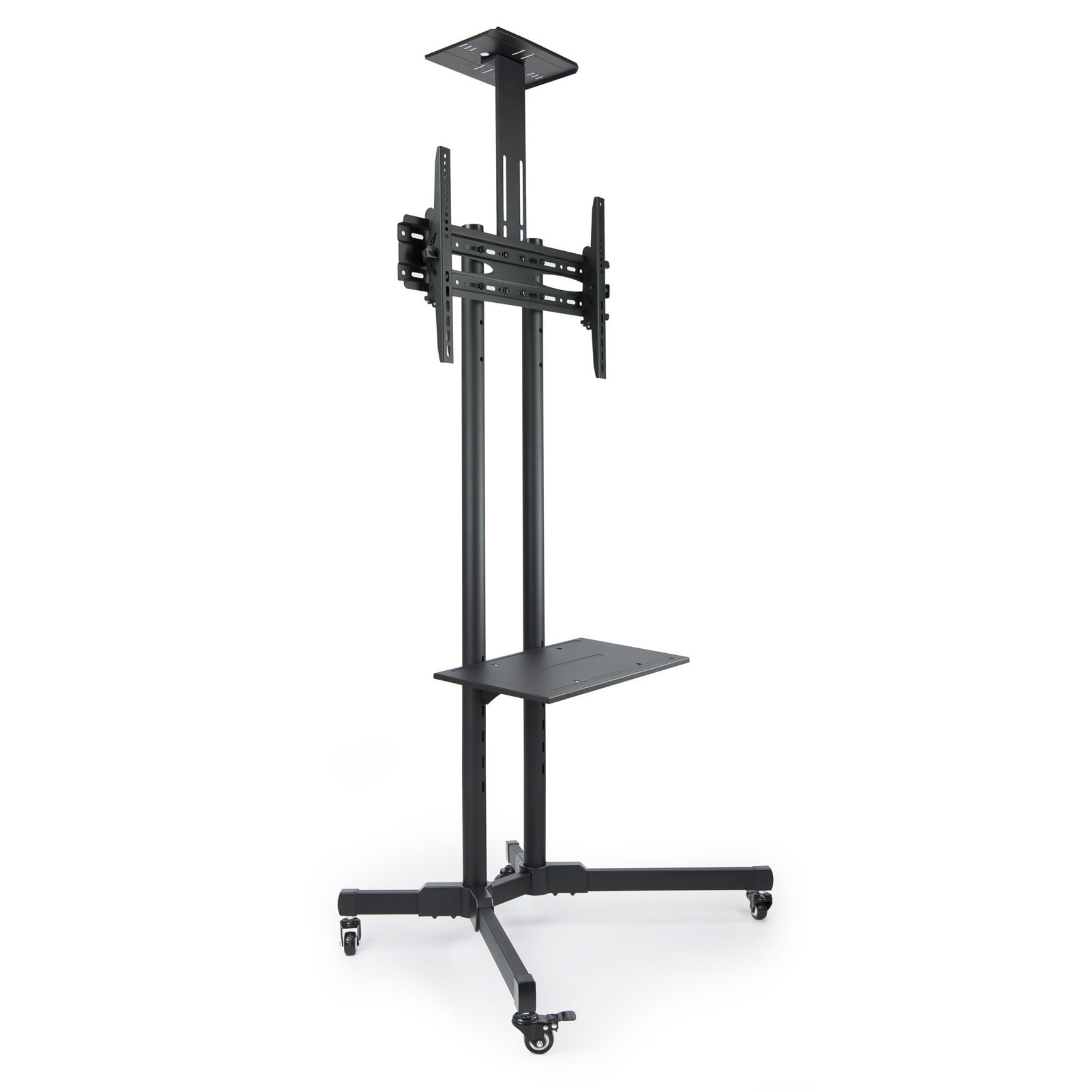 Soporte de TV negro con ruedas. Tiene un estante y soportes para TV.