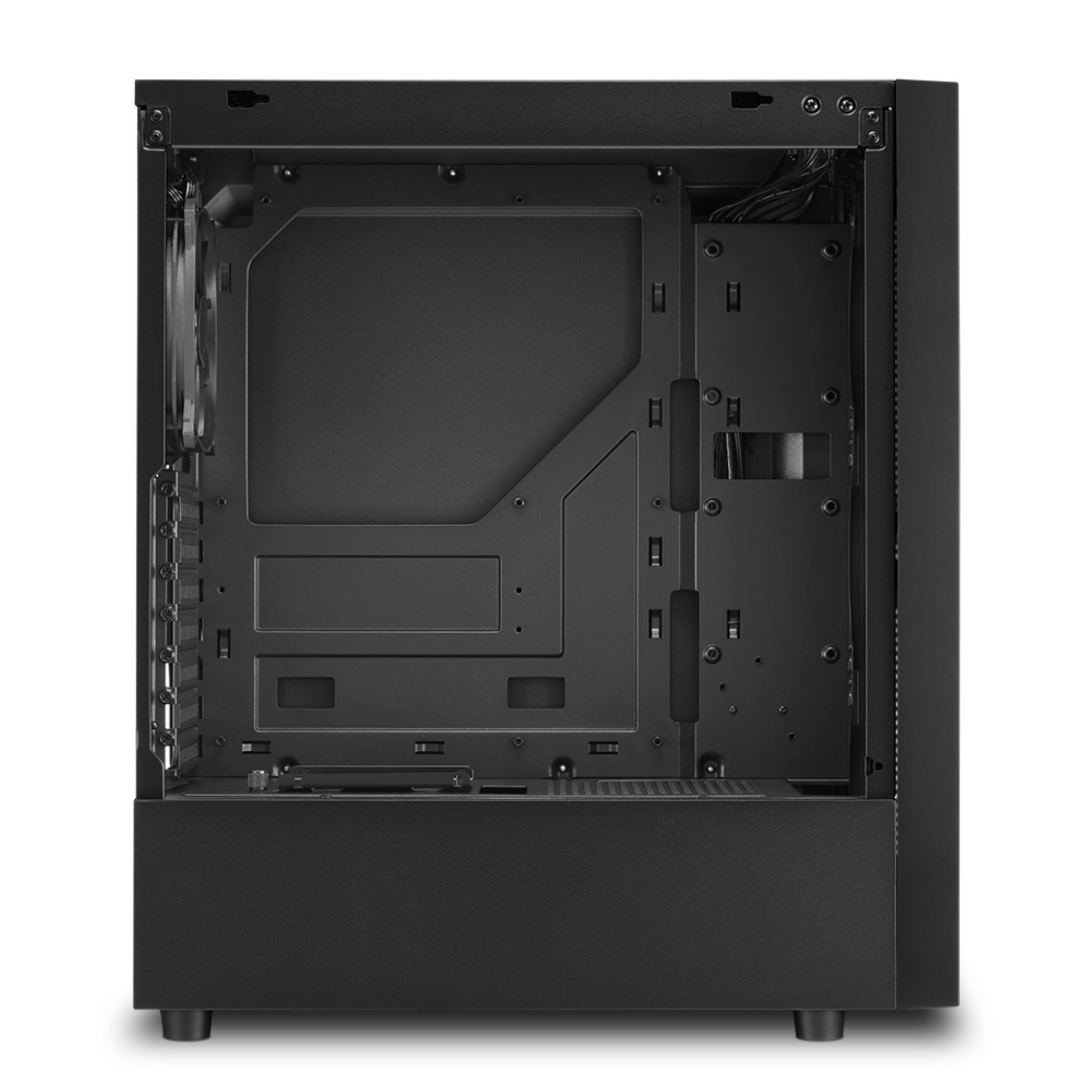 Schwarzes Computergehäuse, offene Ansicht. Zeigt Innenkomponenten: Lüfter, Mainboardbereich usw.