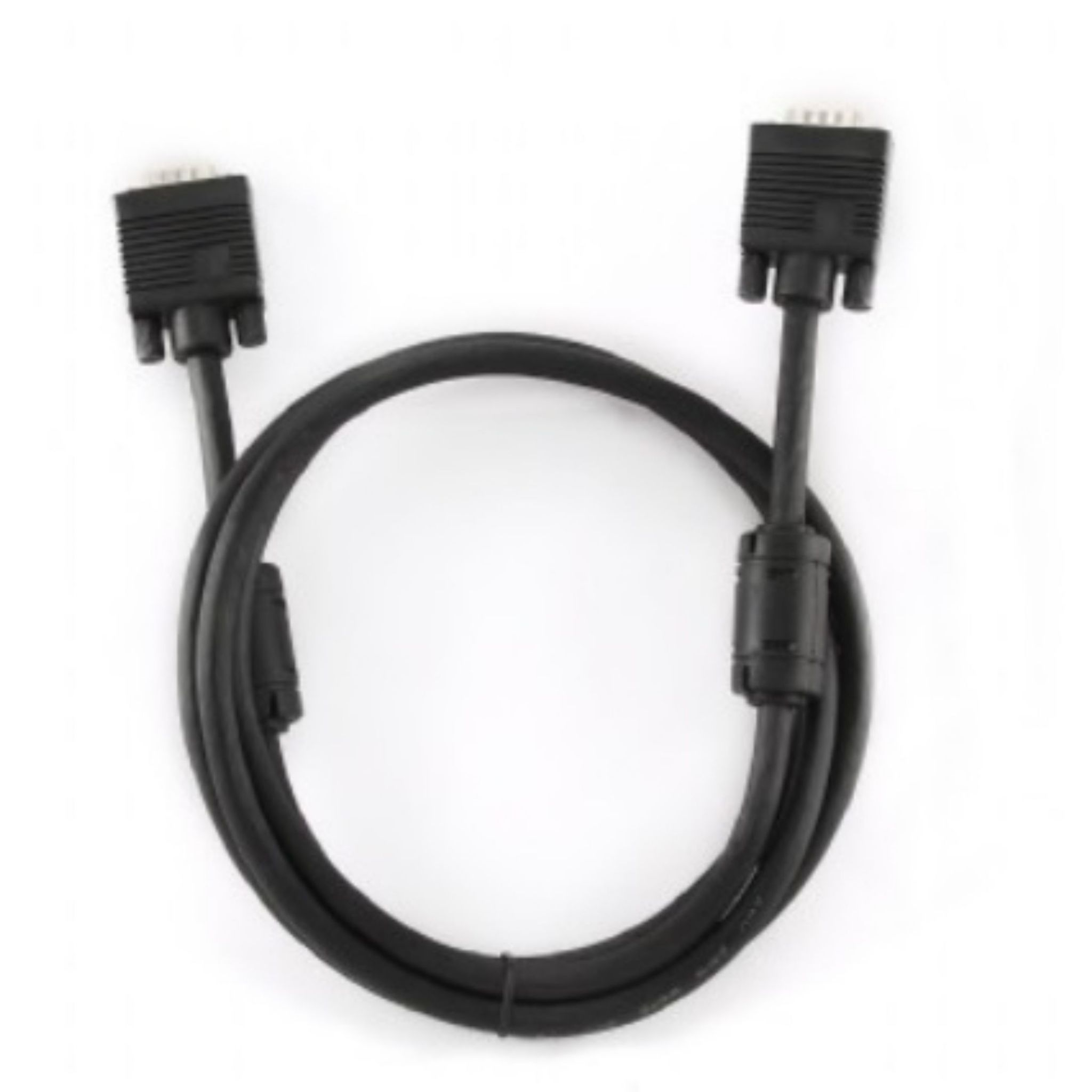 Schwarzes VGA-Kabel mit zwei Anschlüssen. Das Kabel ist in gebogener Form vor weißem Hintergrund.