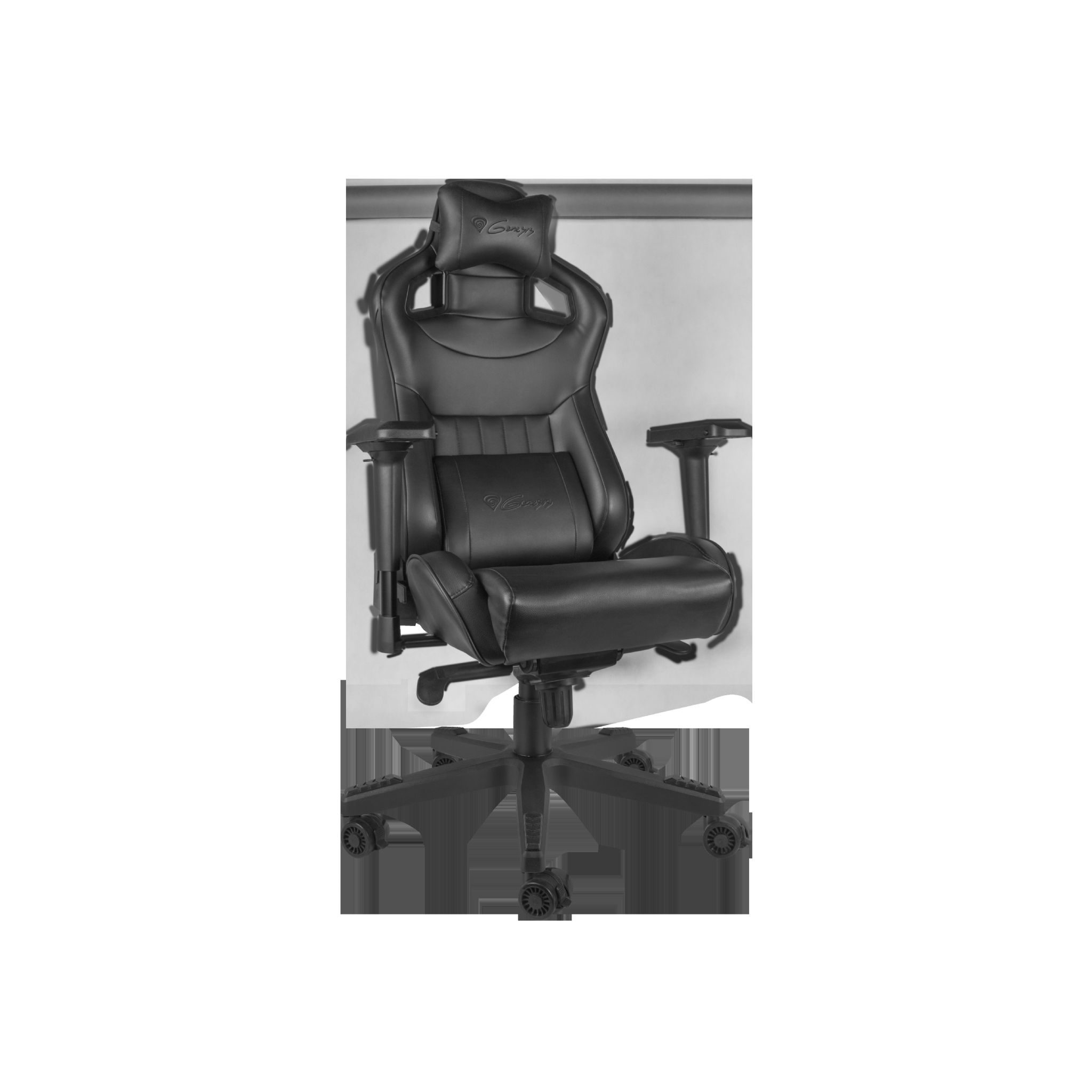 Silla gaming negra. Reposacabezas y soporte lumbar. Base negra con ruedas.