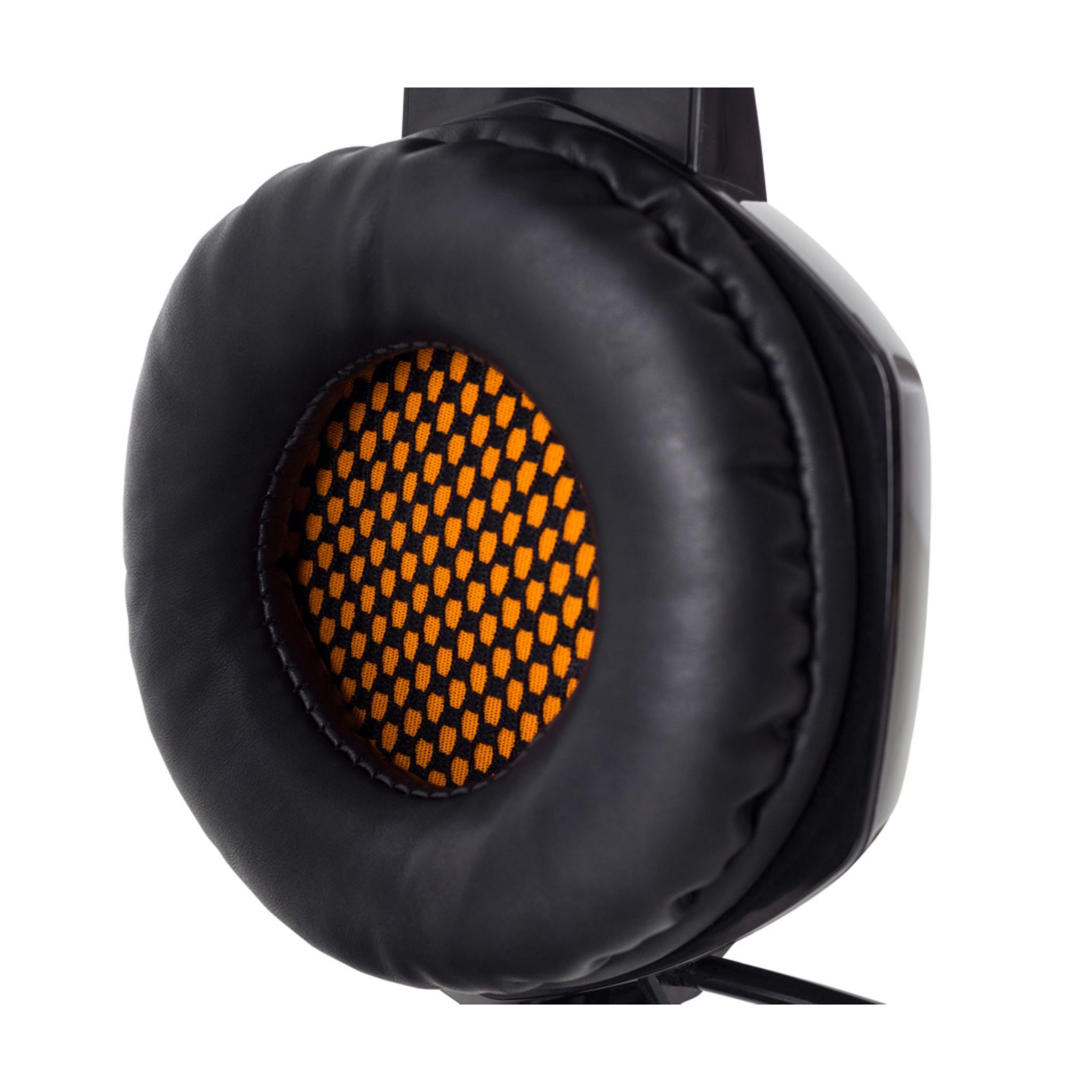 Primer plano de un auricular que muestra acolchado negro y malla naranja.