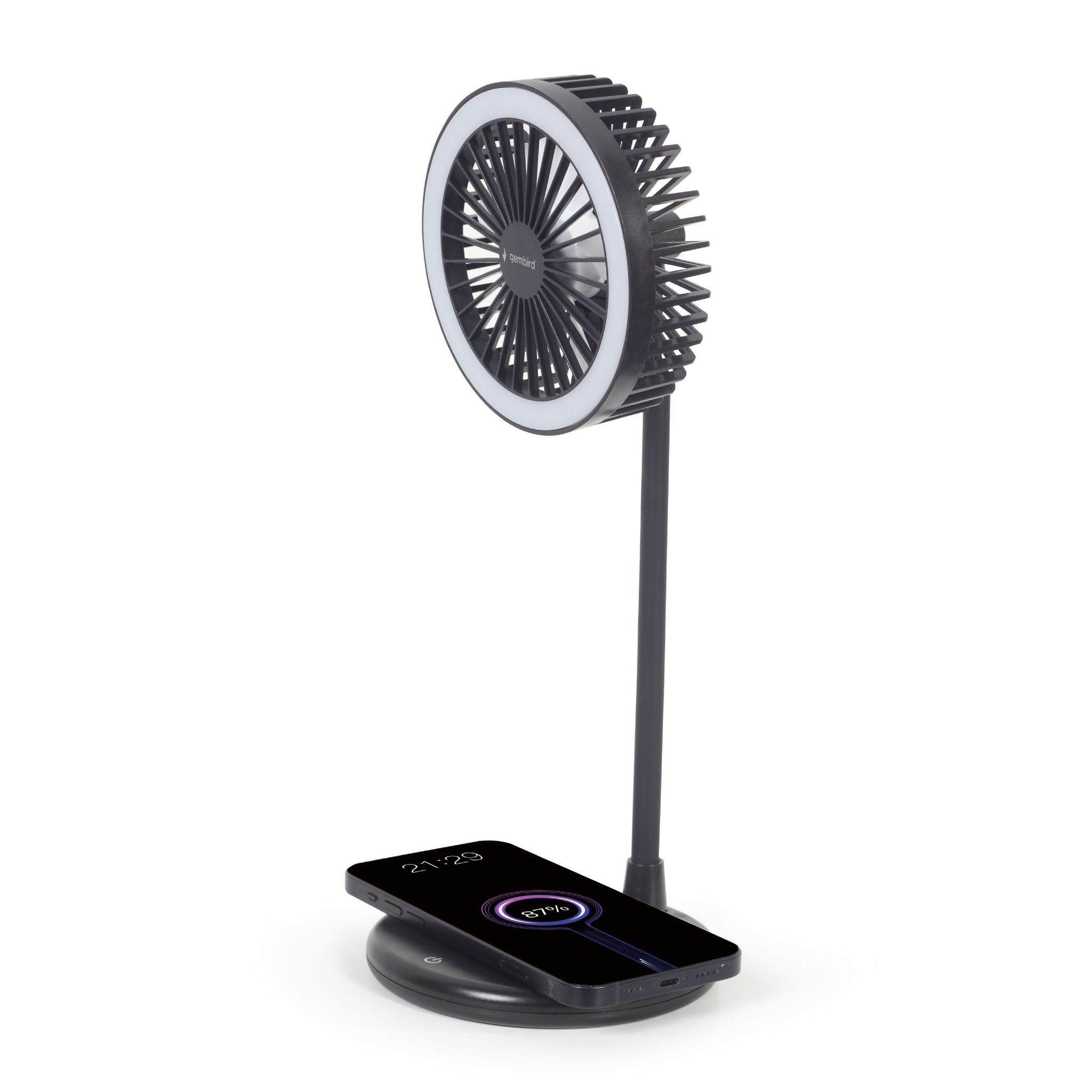 Ventilatore portatile con telefono in carica. Sfondo bianco.