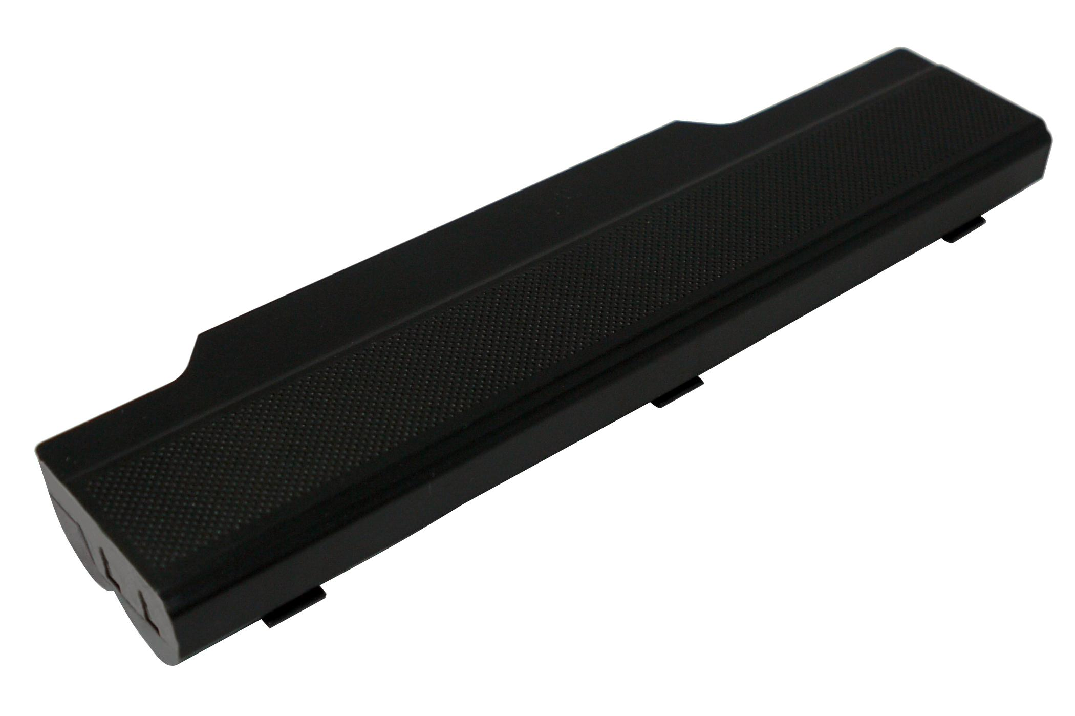 Una batteria nera per laptop su sfondo bianco. La batteria è lunga e piatta.