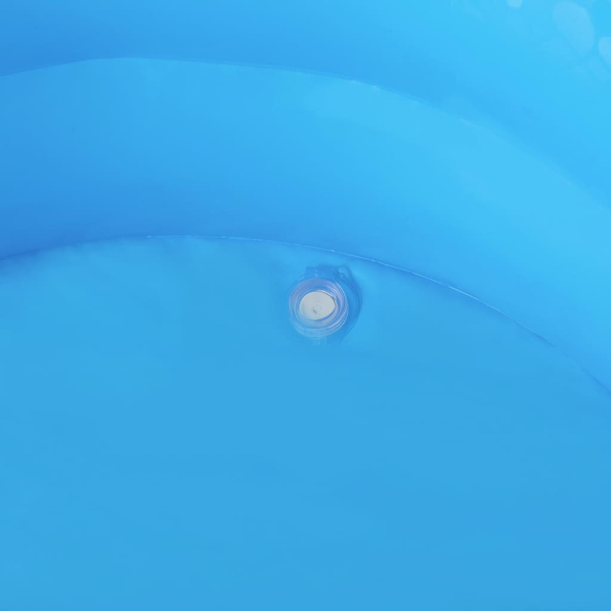 Innenraum eines blauen aufblasbaren Pools mit weißem Ventil. Die Oberfläche ist glatt.