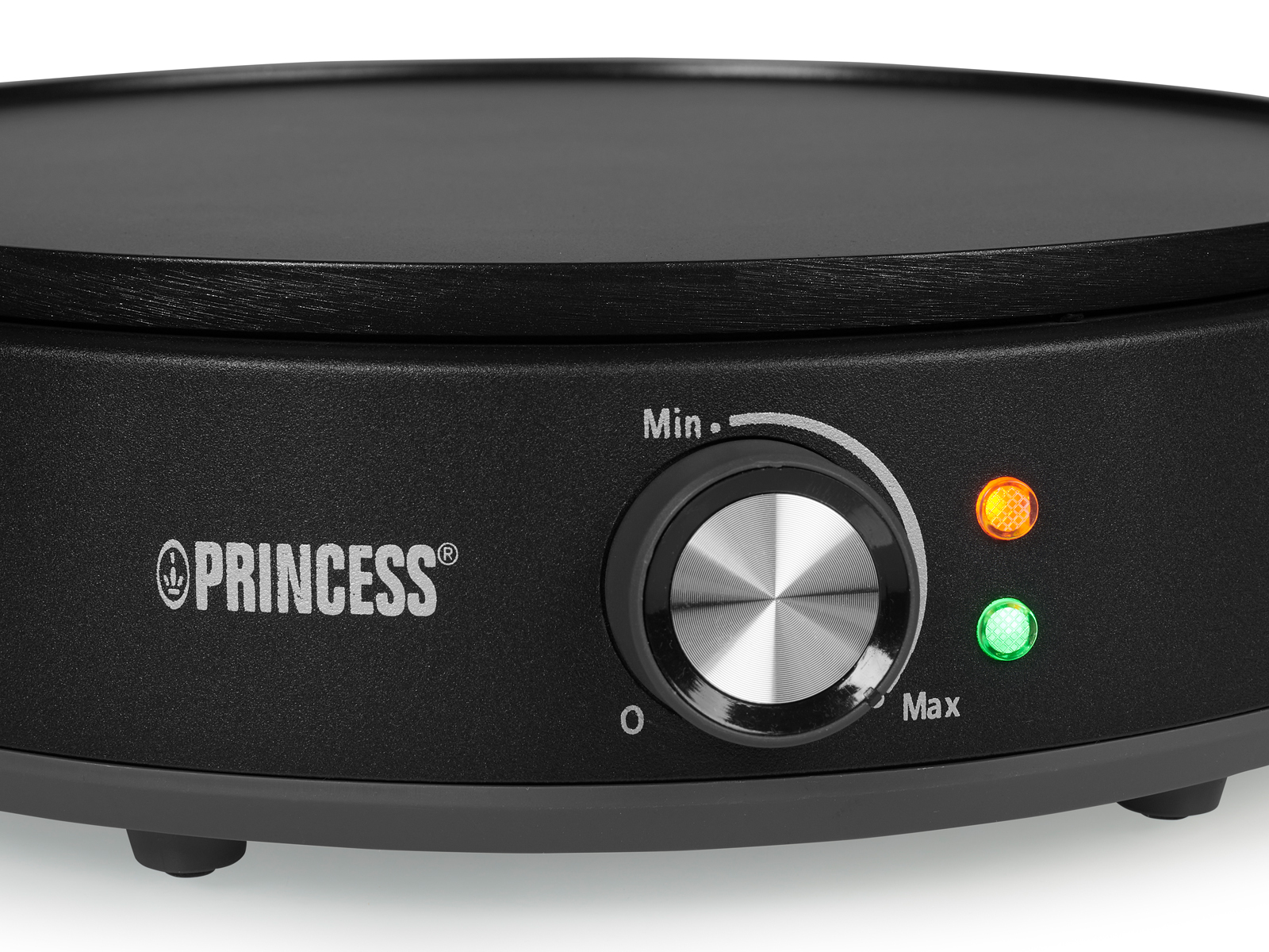Czarny naleśnikarka z pokrętłem, dwoma światłami i widocznym logo Princess.