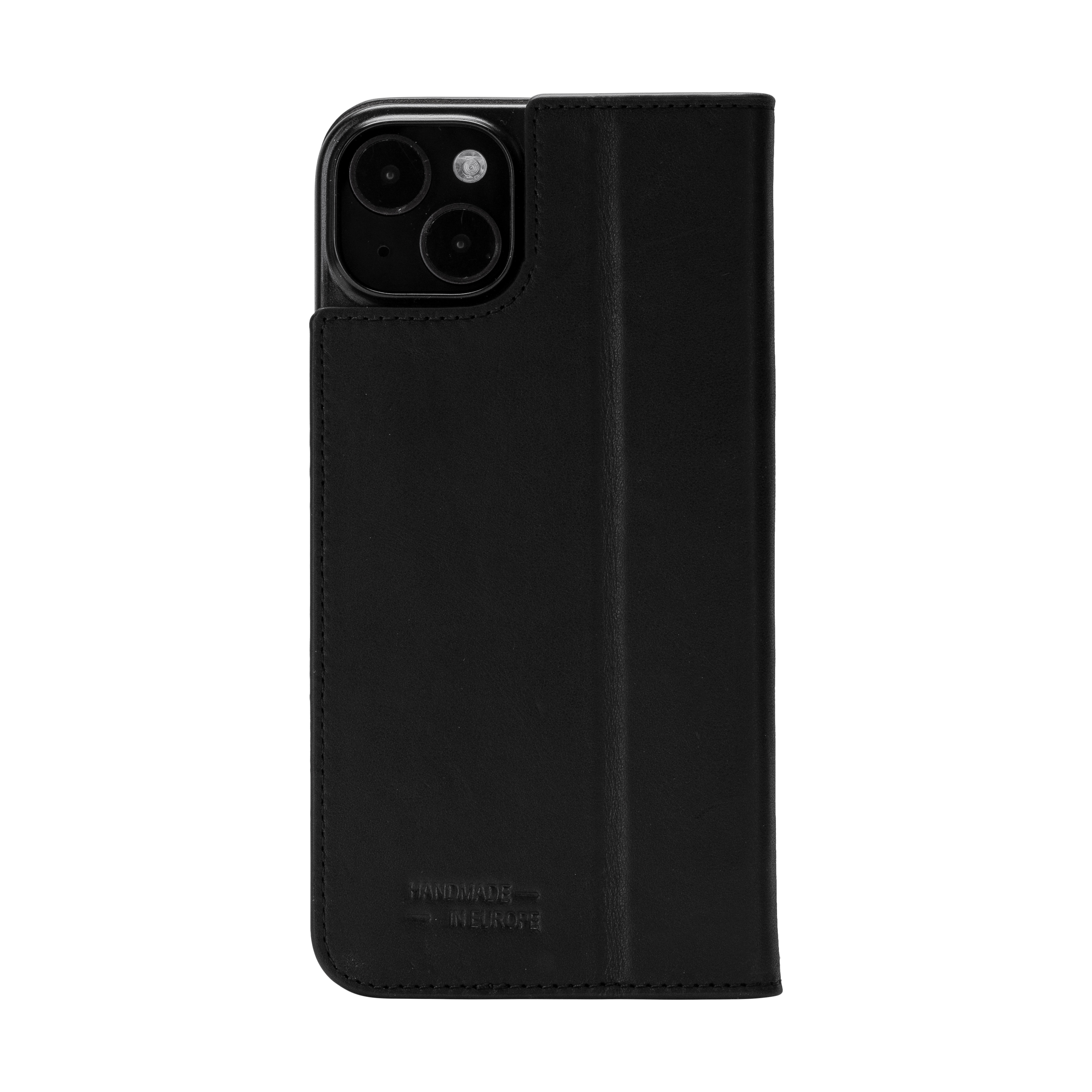 Étui de téléphone noir avec téléphone à l'intérieur. Texte : Handmade in Europe.