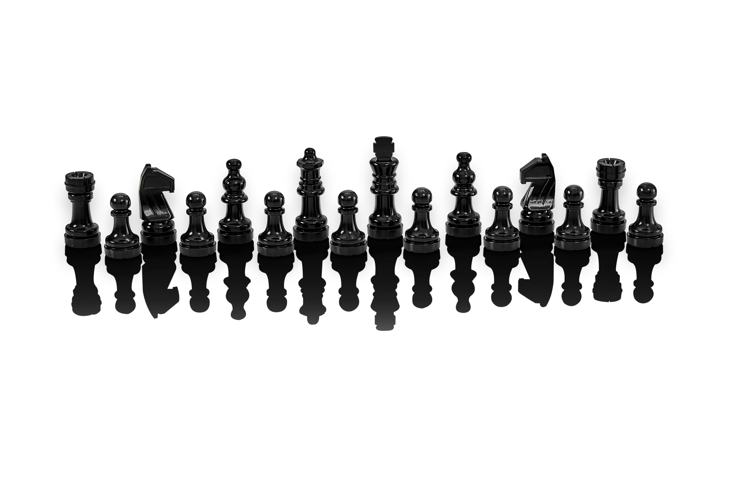 Schachfiguren auf schwarzem Untergrund. Alle Figuren sind schwarz und gespiegelt.