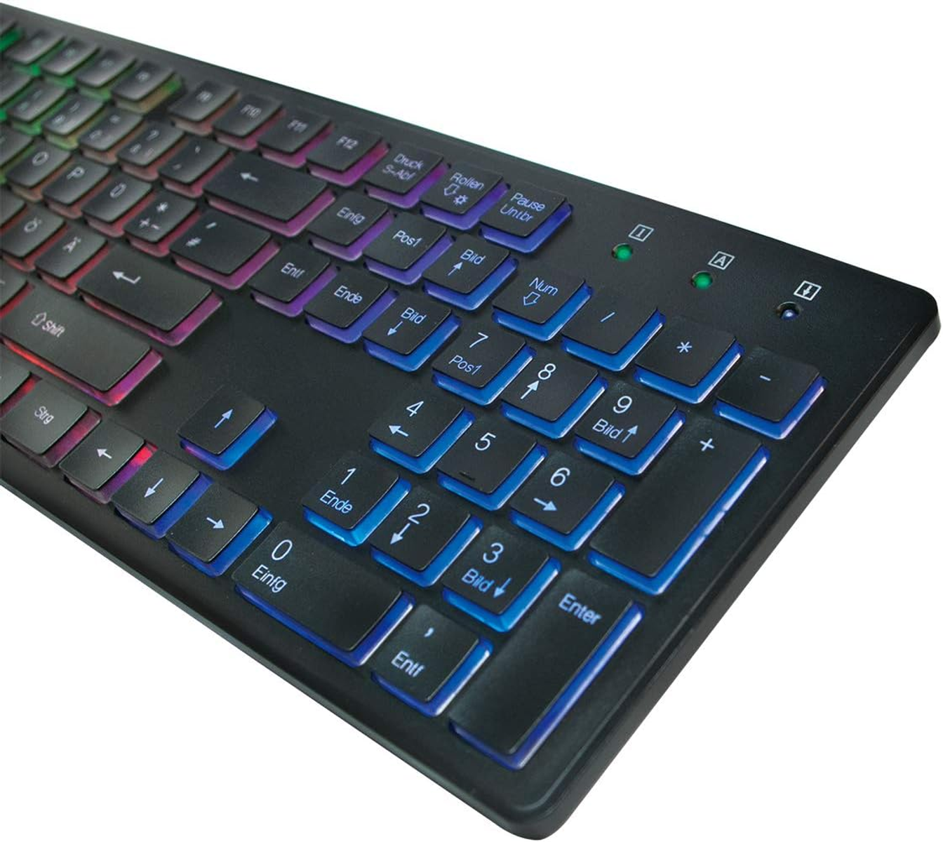 Czarna klawiatura z podświetleniem RGB, pokazująca podświetlone klawisze. Ma standardowy układ.