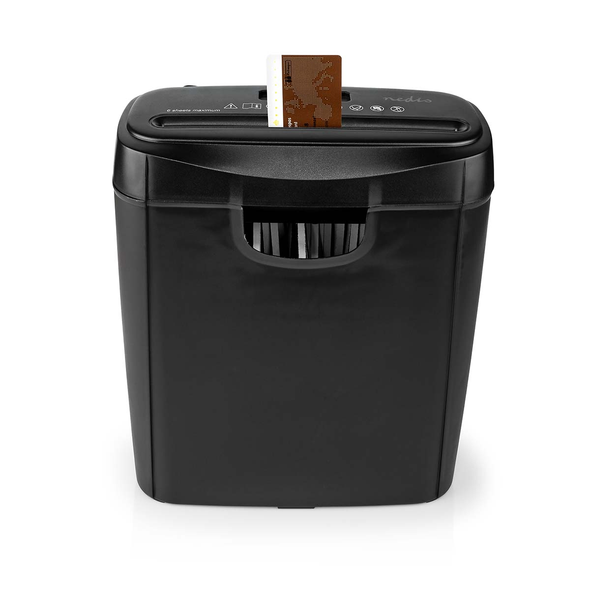 Déchiqueteuse de papier noire avec une carte de crédit insérée dans la fente supérieure.
