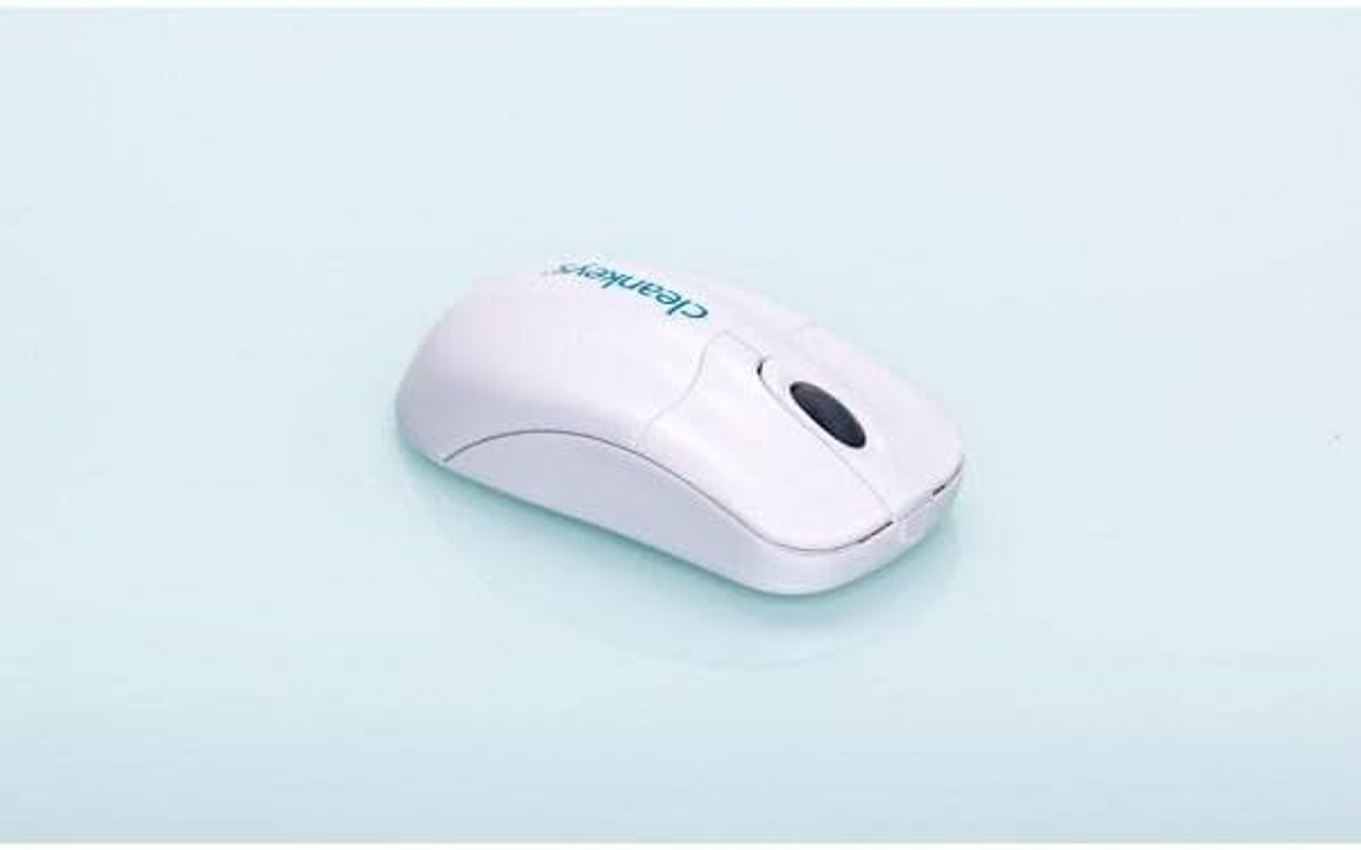 Mouse bianco con rotella nera su superficie azzurra.