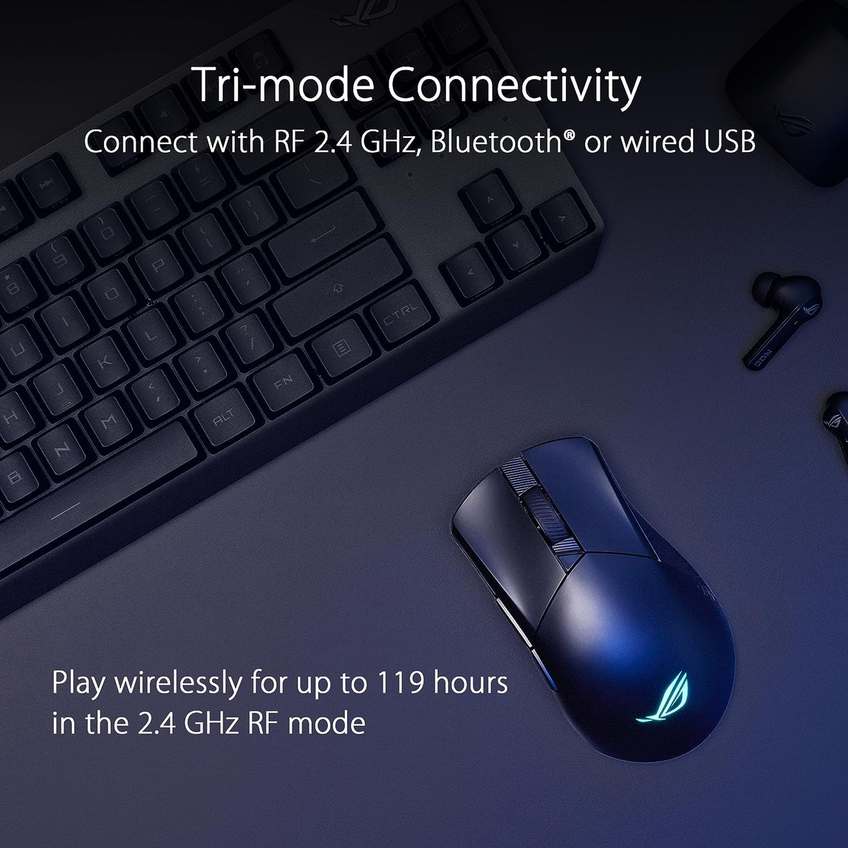 Biały mikser stojący z miską, jajkami, mąką i kawałkiem ciasta z przodu.