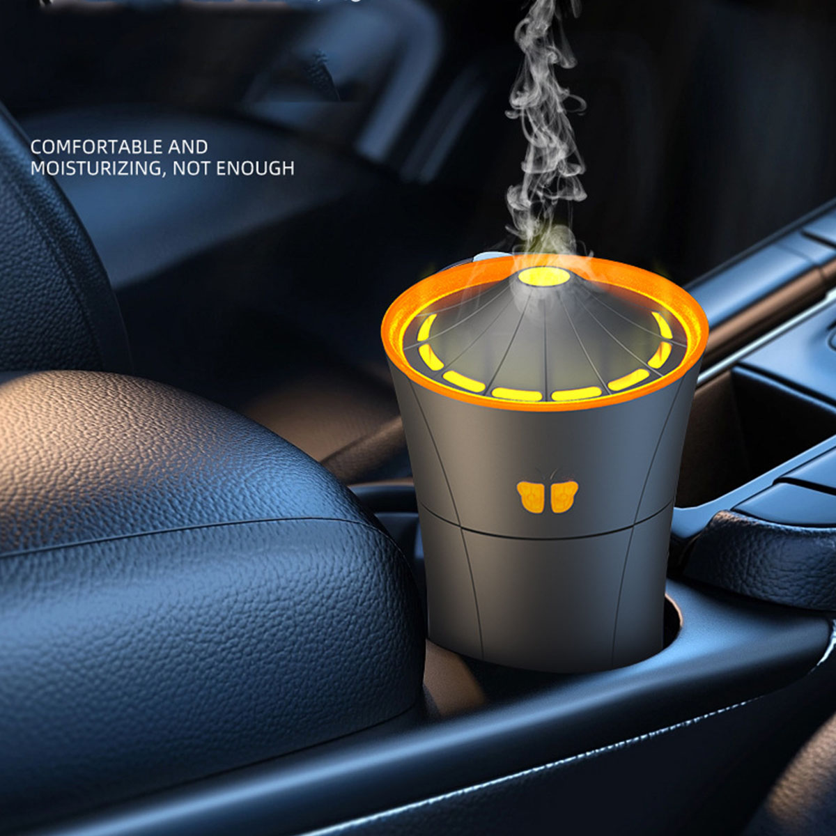 Ein schwarzer Auto-Luftbefeuchter mit orangem Licht auf einem Autositz.