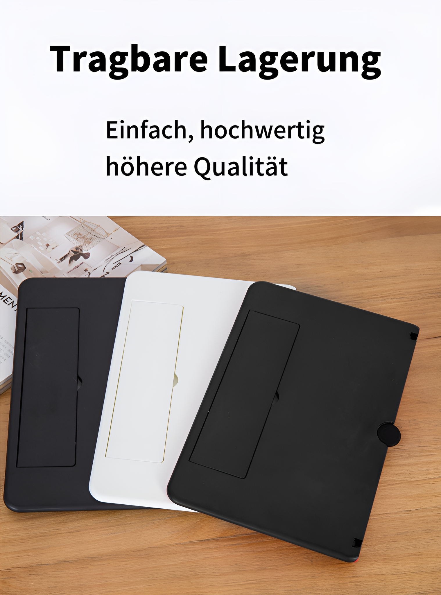 Drei schwarze und weiße Aufbewahrungsboxen auf einer Holzoberfläche.