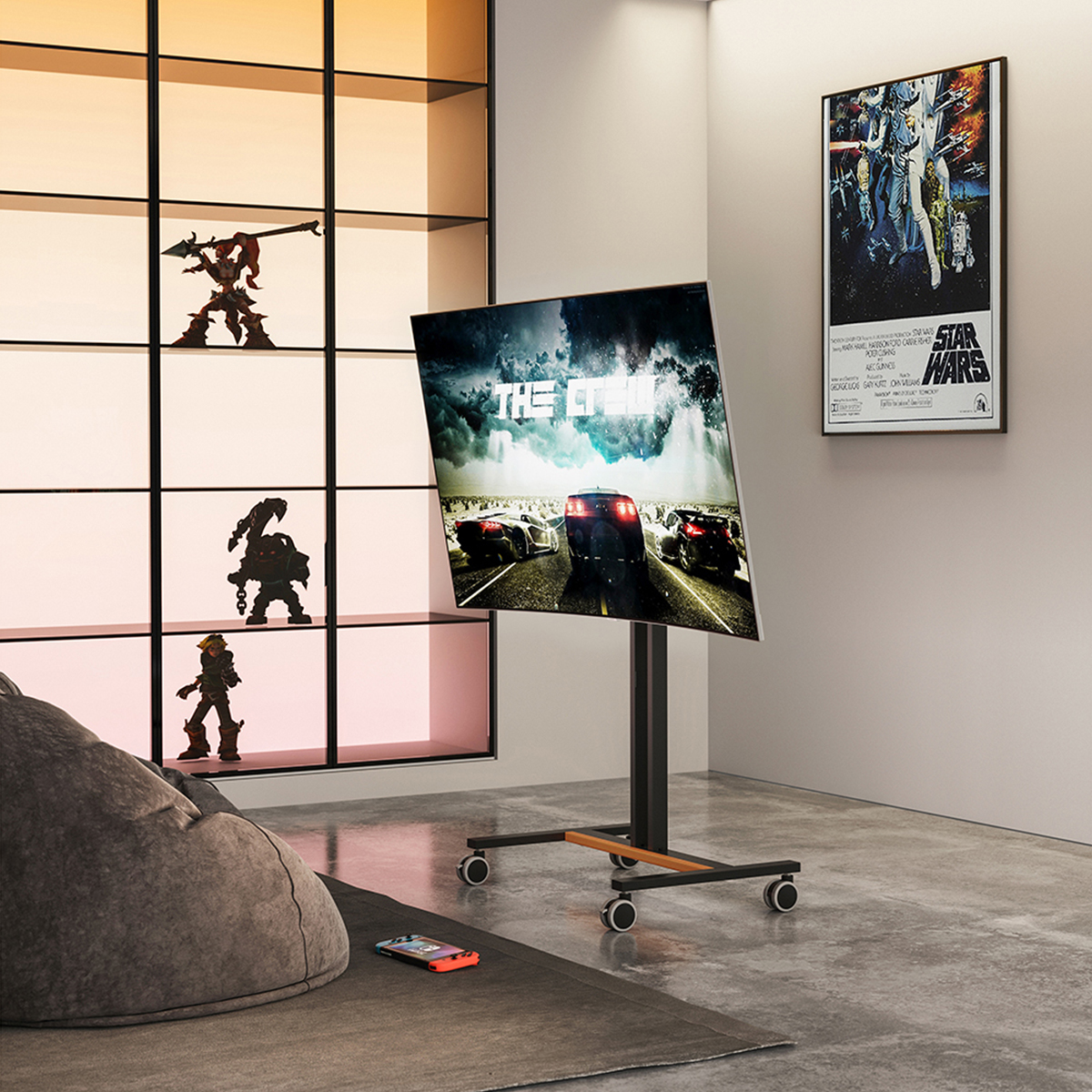Modernes Wohnzimmer-Setup mit einem TV auf einem Ständer. Enthält Star Wars-Poster, Spielzeug und einen Sitzsack.