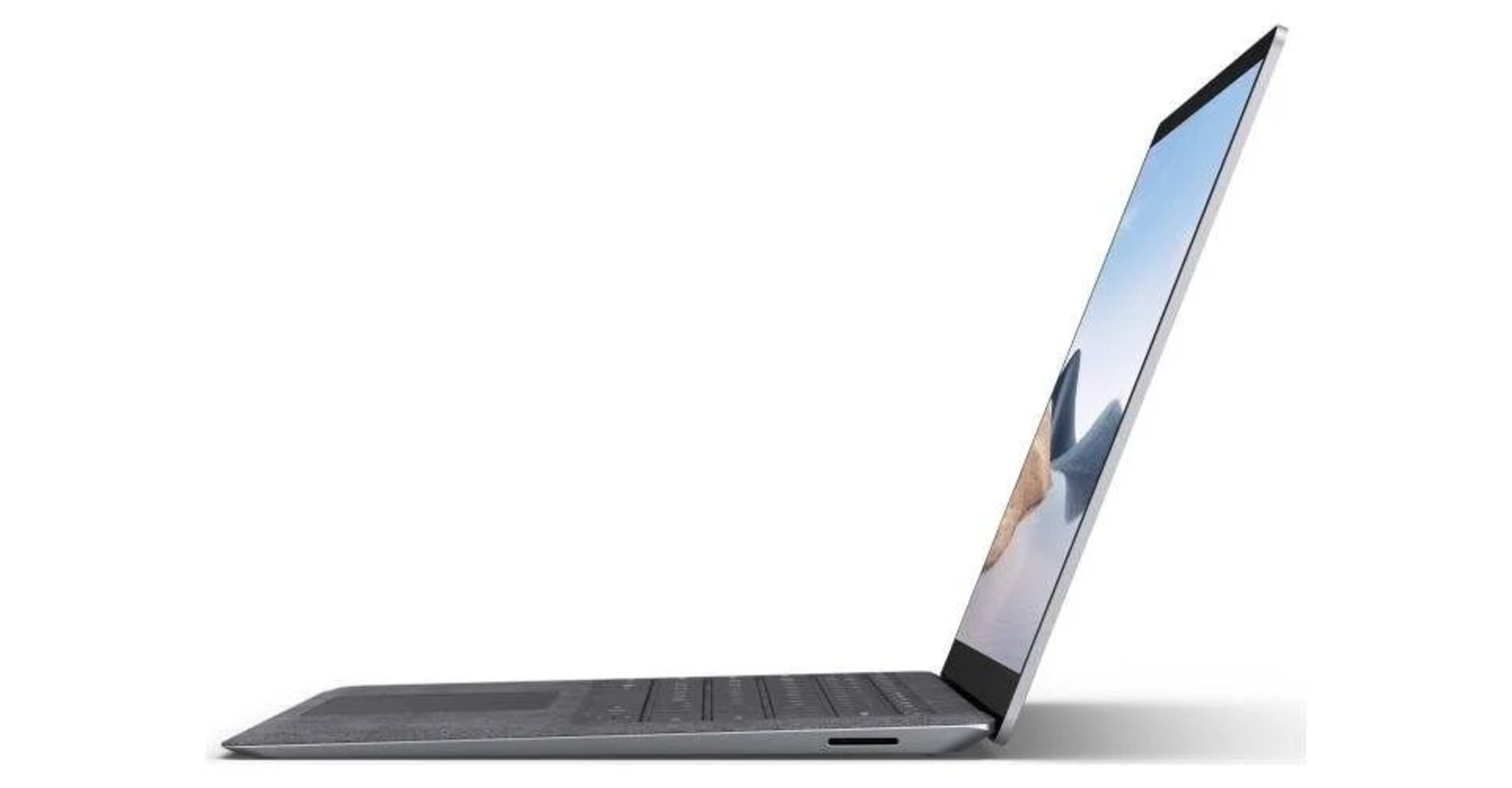 Seitenansicht eines Laptops mit einem Bildschirm, der eine Person in einem Flugzeug zeigt.