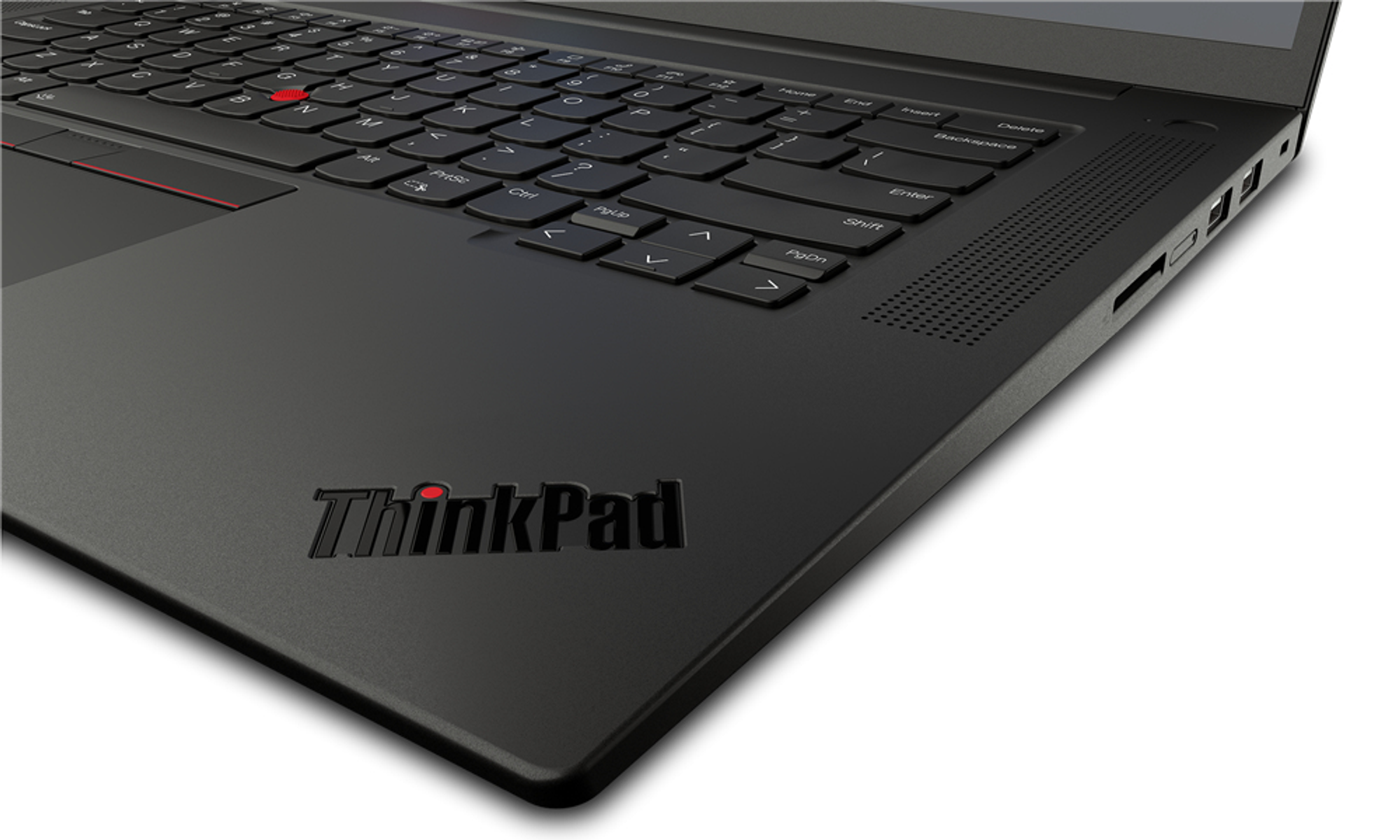Tastiera del laptop nera. Logo ThinkPad. Vista ravvicinata della tastiera e del poggiapolsi.