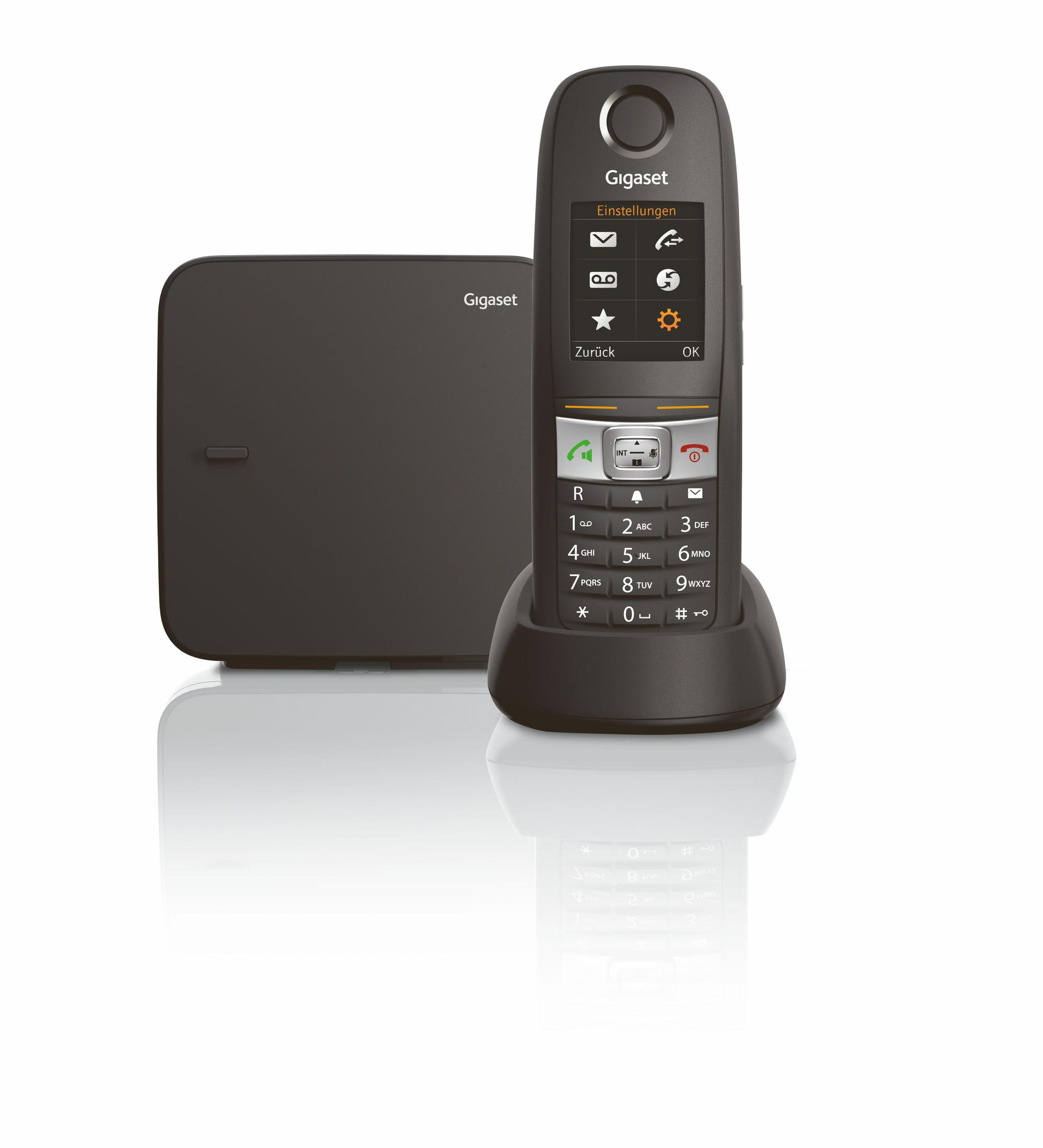Czarny telefon bezprzewodowy Gigaset i stacja bazowa, widoczny wyświetlacz cyfrowy i przyciski.
