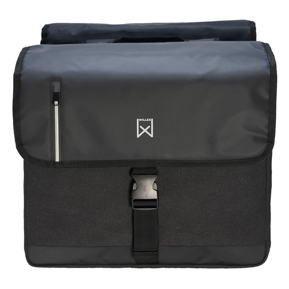 Schwarze rechteckige Tasche mit Klappe und Schnalle. Sie hat ein weißes Logo und Reißverschlussdetails.